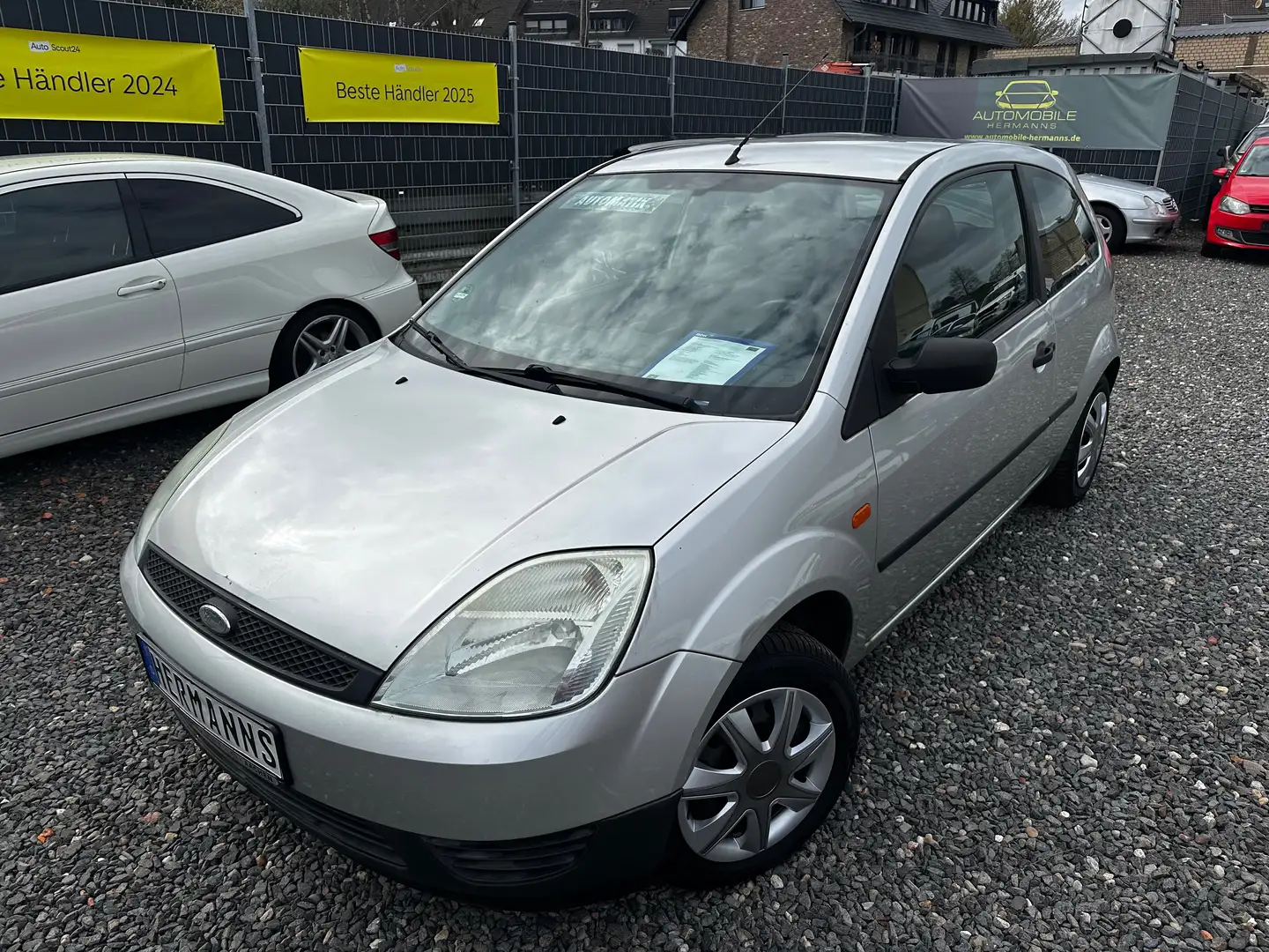 Ford Fiesta Ambiente * ALLWETTERREIFEN / TÜV NEU * Silber - 1