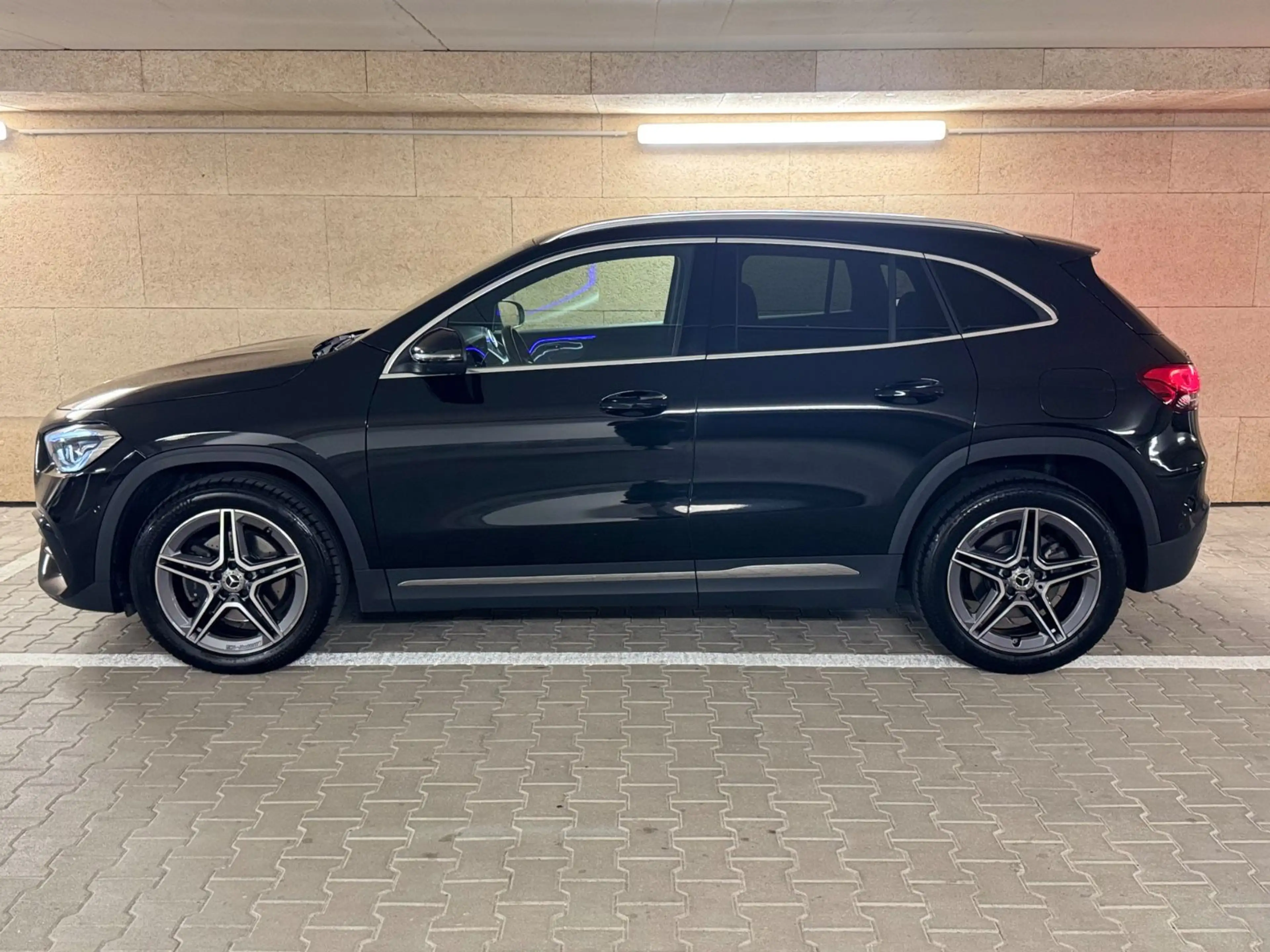 Mercedes-Benz GLA 250 e AMG 360° AMBI WIDE MBUX LEDER LED EXKL — photo 3