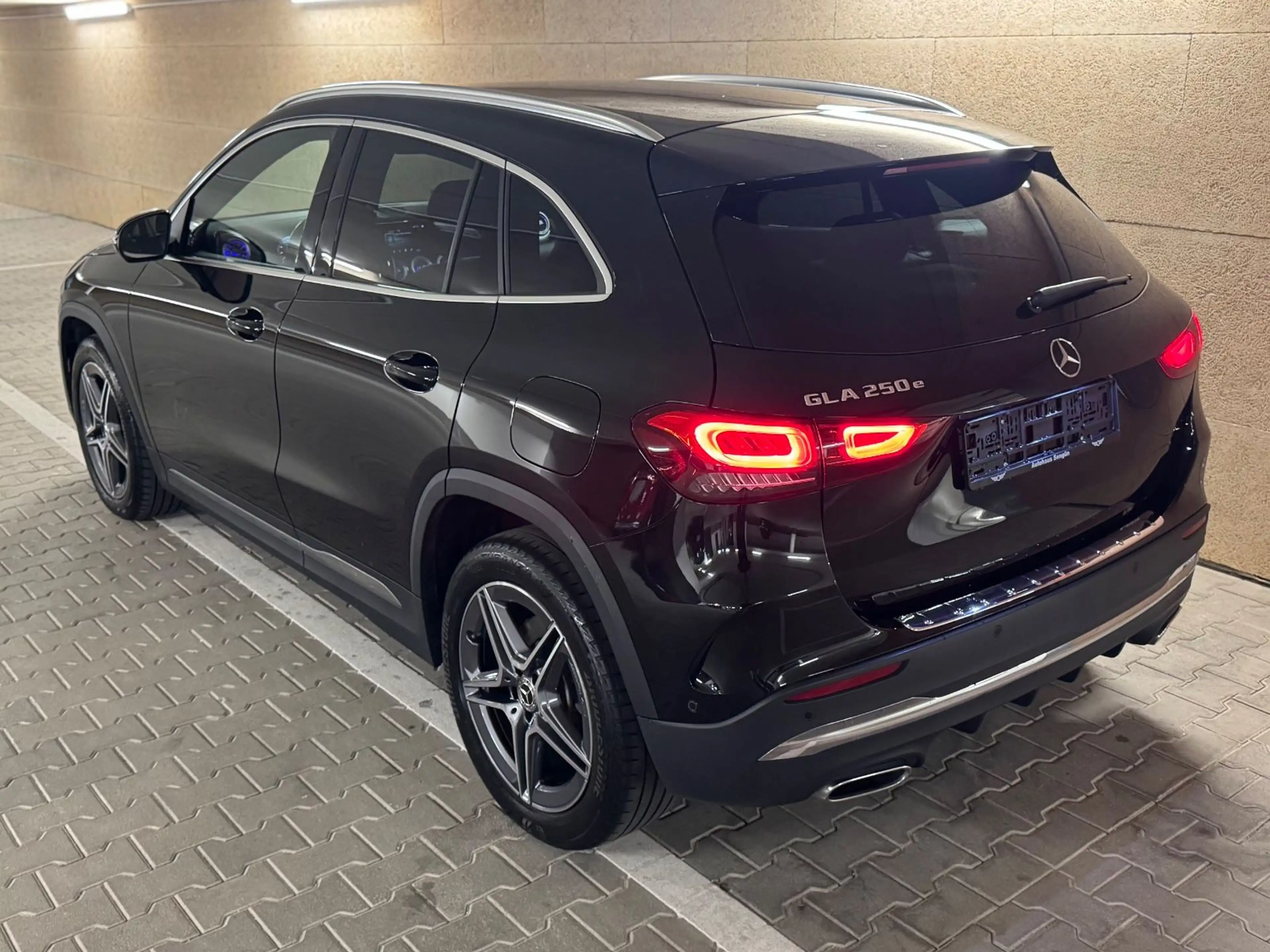 Mercedes-Benz GLA 250 e AMG 360° AMBI WIDE MBUX LEDER LED EXKL — photo 7