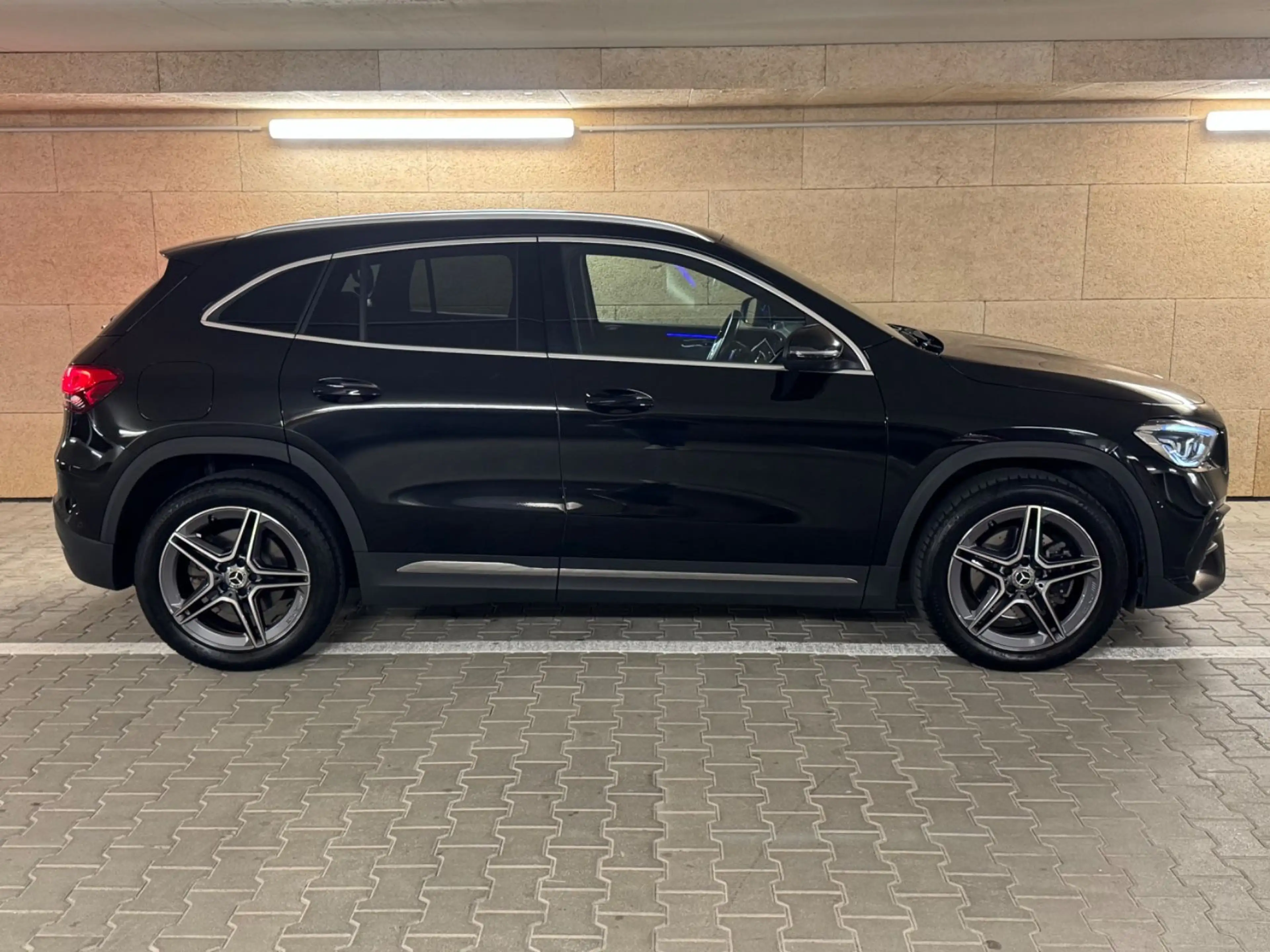 Mercedes-Benz GLA 250 e AMG 360° AMBI WIDE MBUX LEDER LED EXKL — photo 12