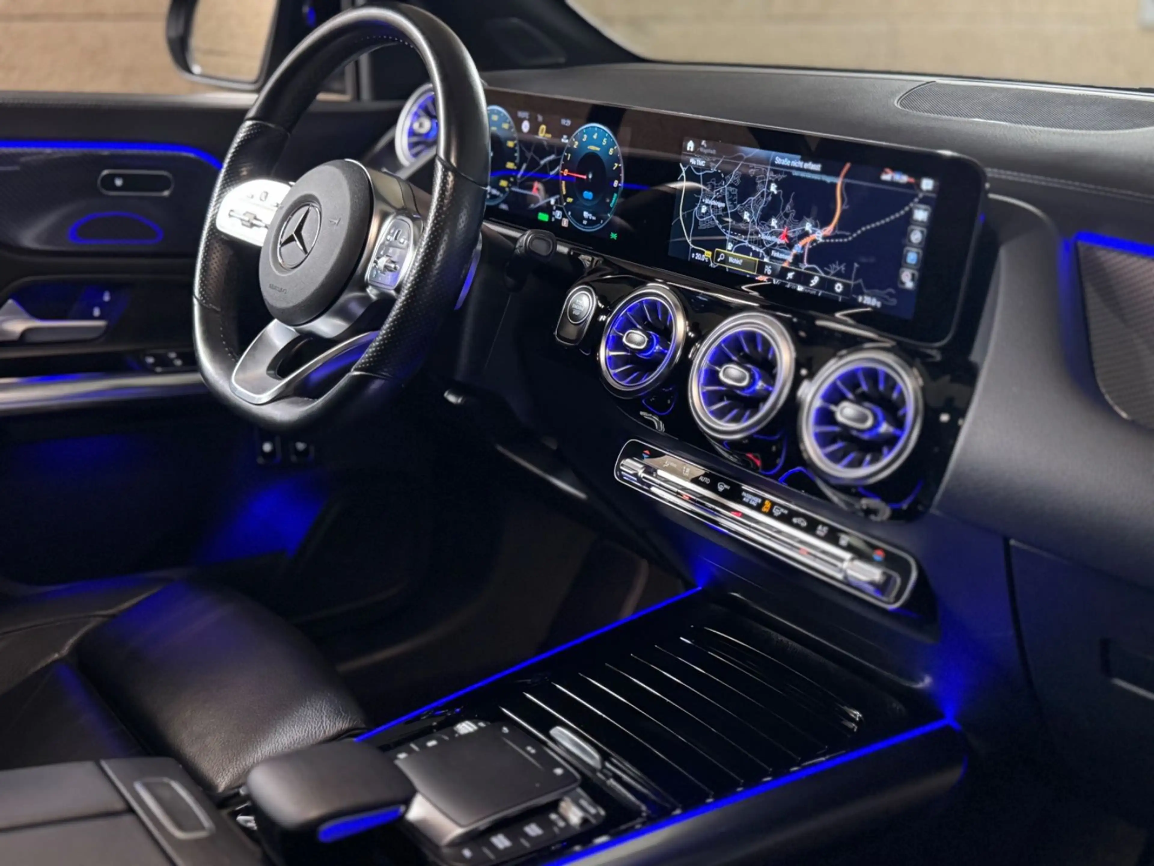 Mercedes-Benz GLA 250 e AMG 360° AMBI WIDE MBUX LEDER LED EXKL — photo 4