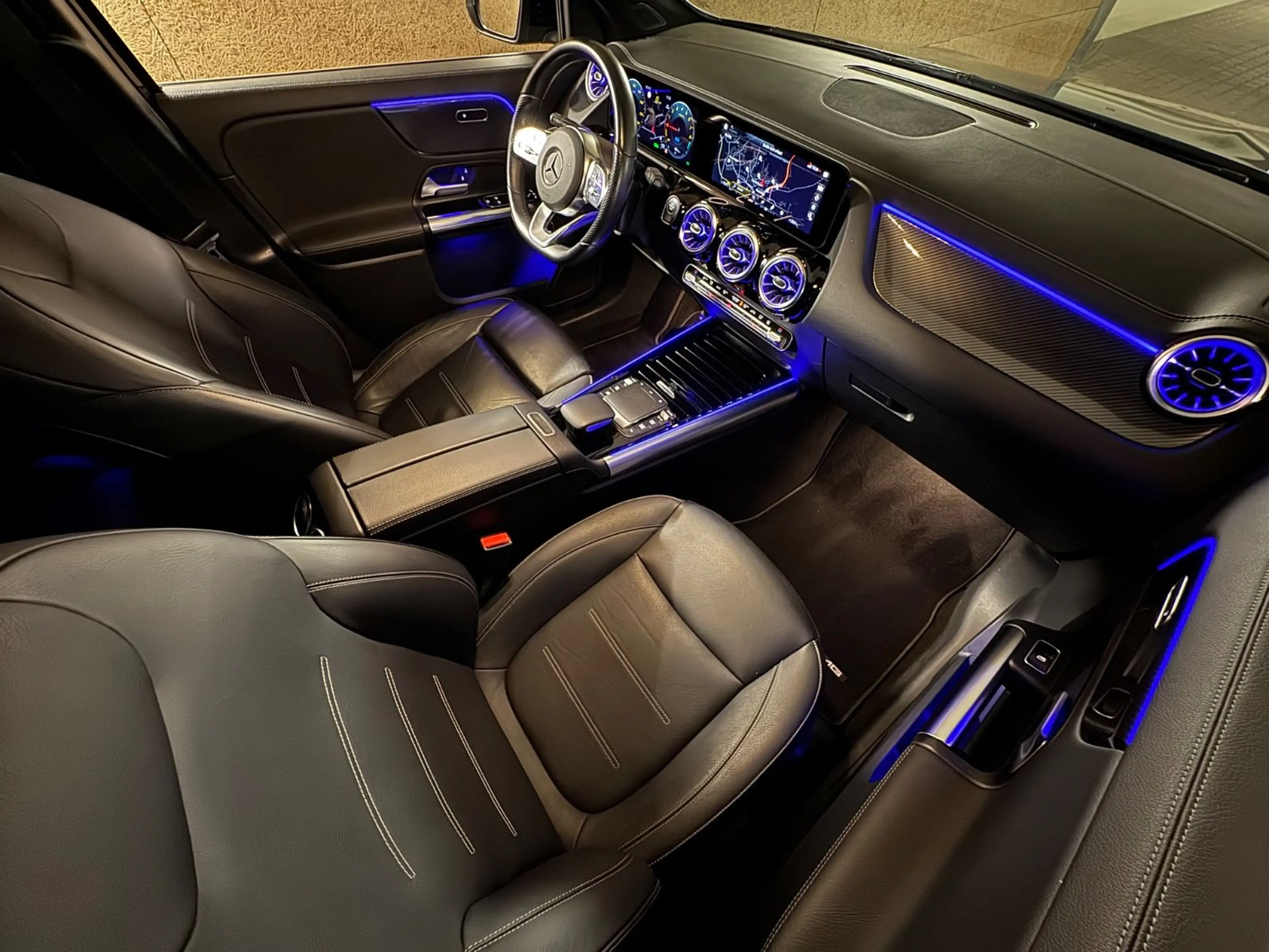 Mercedes-Benz GLA 250 e AMG 360° AMBI WIDE MBUX LEDER LED EXKL — photo 15