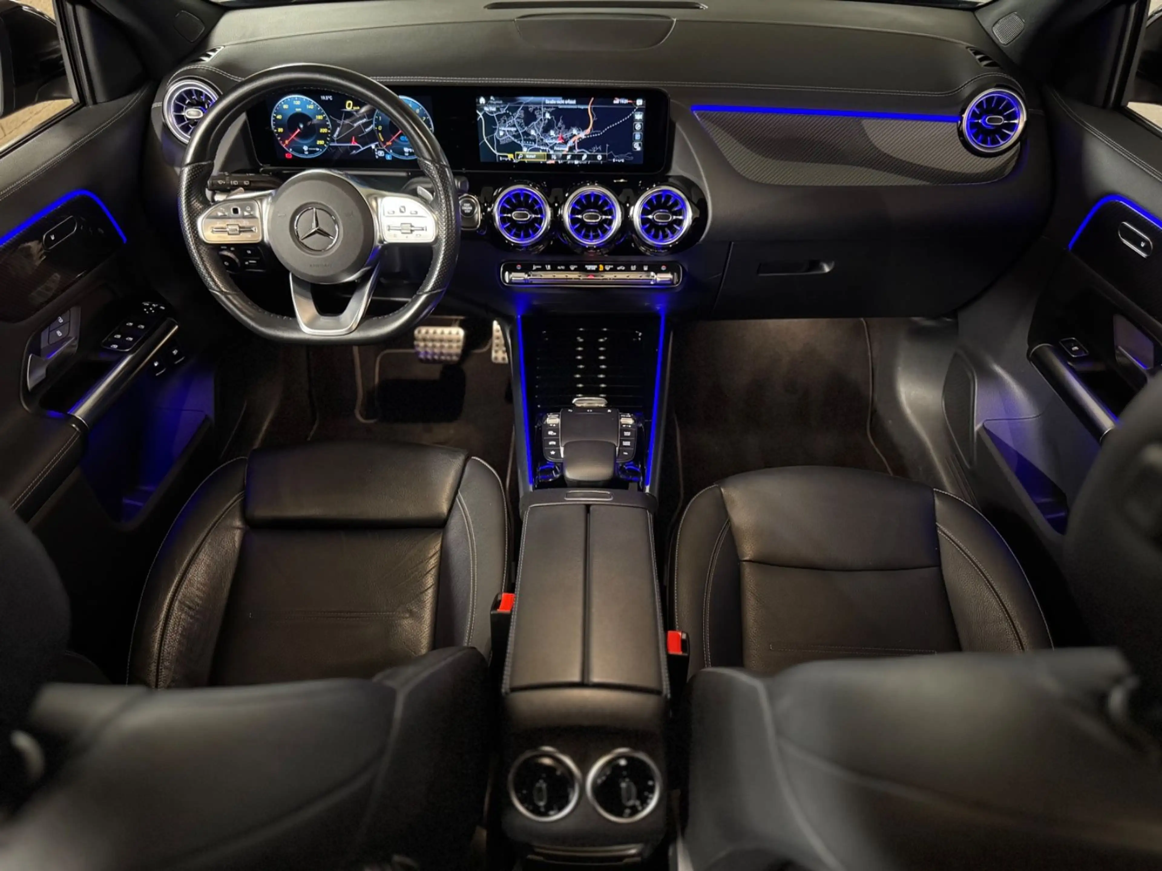 Mercedes-Benz GLA 250 e AMG 360° AMBI WIDE MBUX LEDER LED EXKL — photo 2