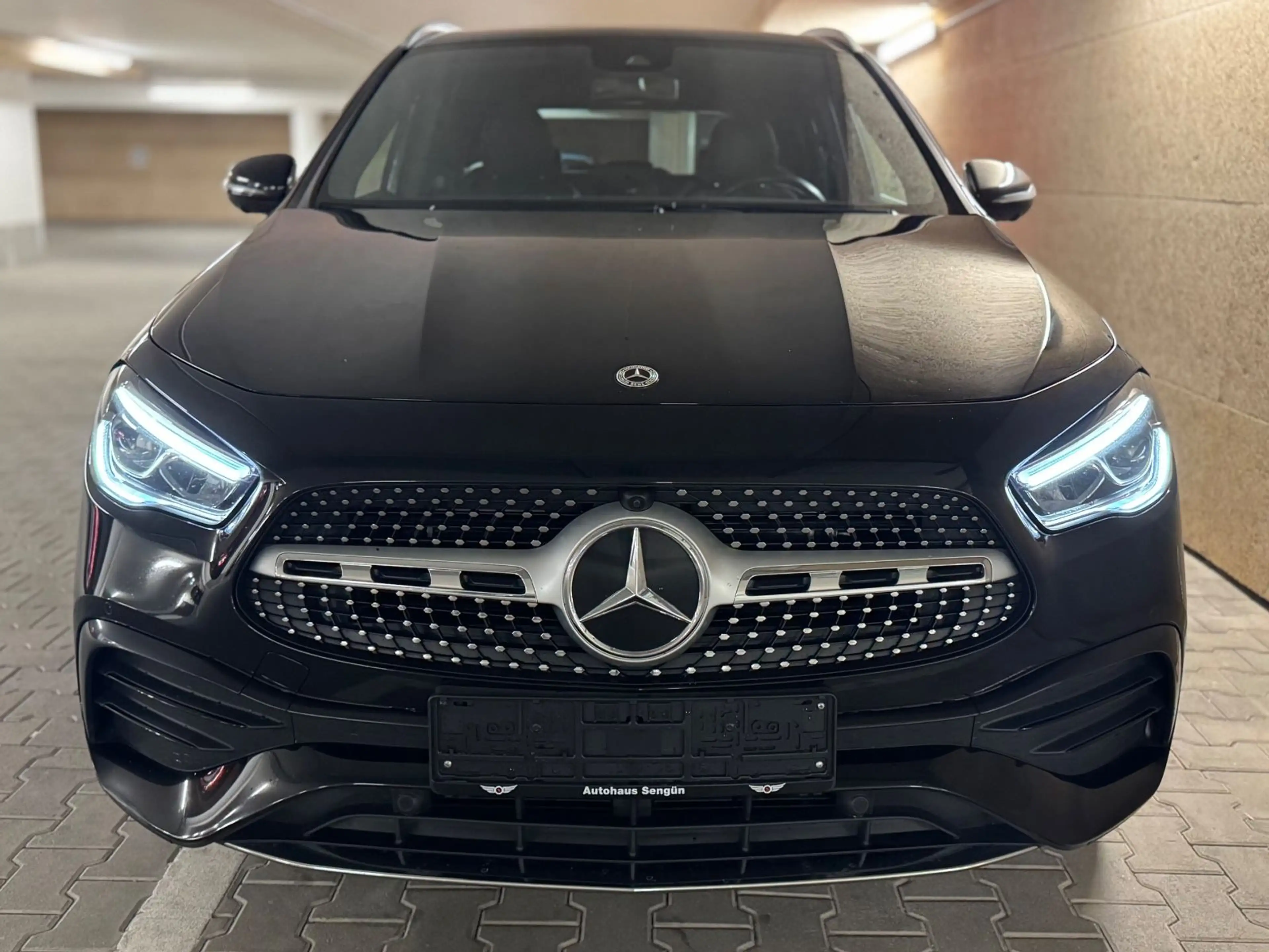 Mercedes-Benz GLA 250 e AMG 360° AMBI WIDE MBUX LEDER LED EXKL — photo 11