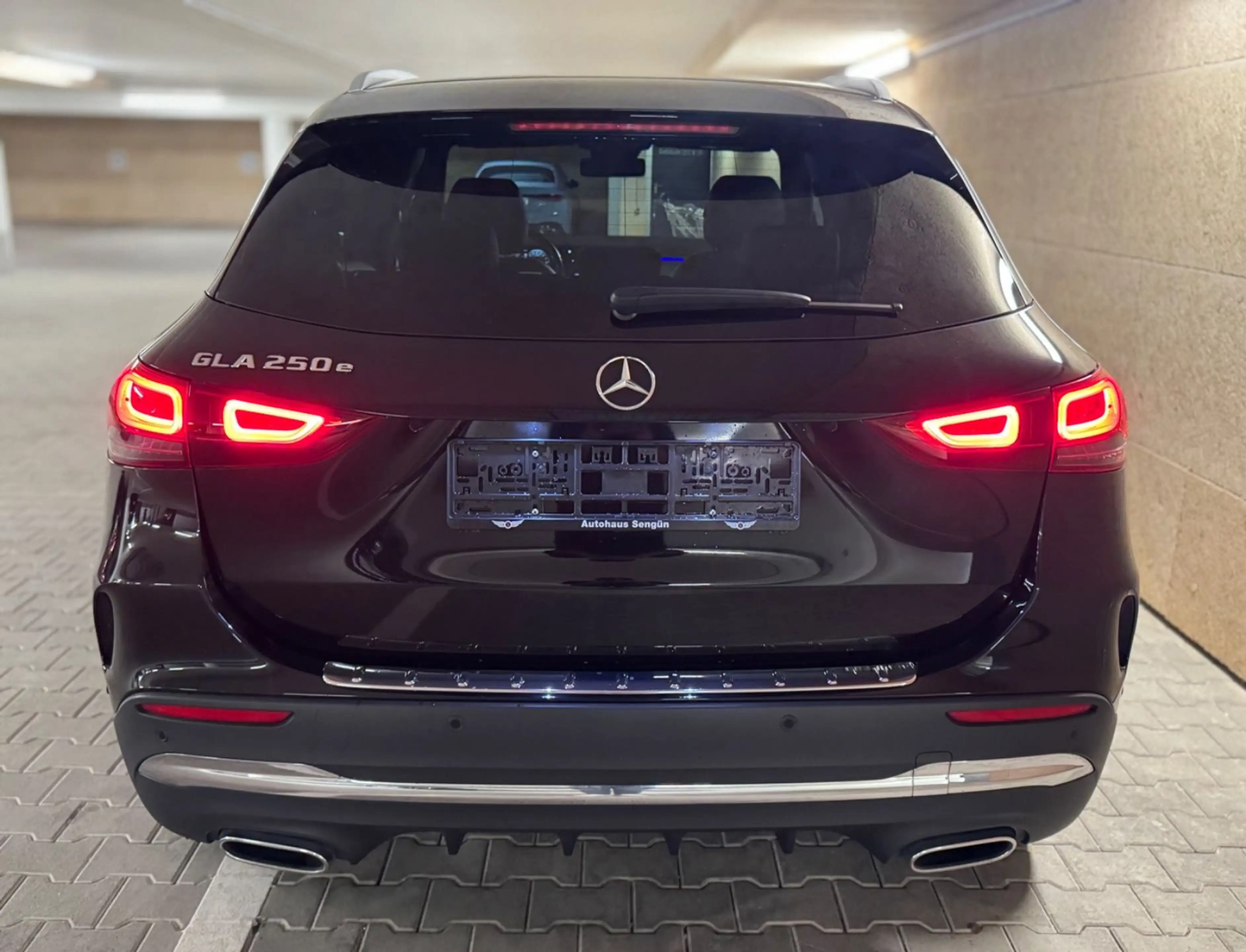 Mercedes-Benz GLA 250 e AMG 360° AMBI WIDE MBUX LEDER LED EXKL — photo 8
