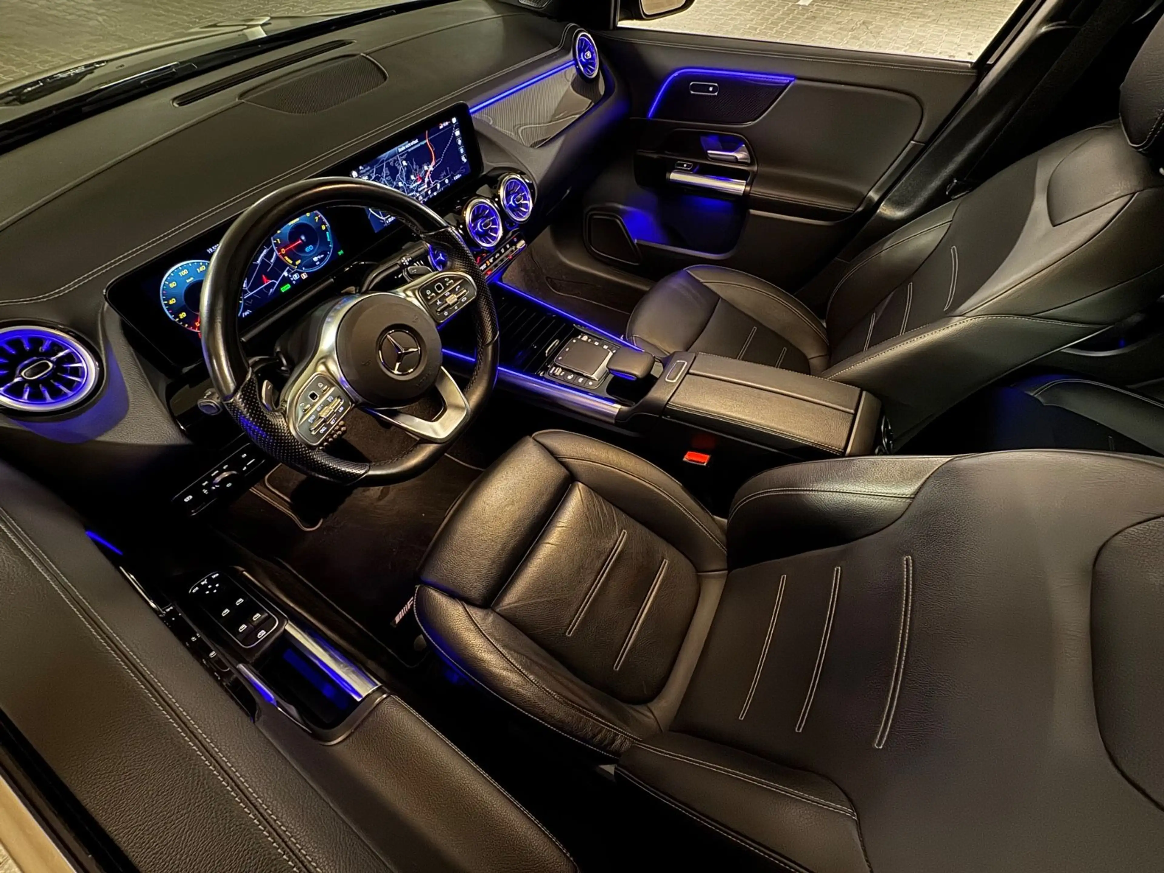 Mercedes-Benz GLA 250 e AMG 360° AMBI WIDE MBUX LEDER LED EXKL — photo 14