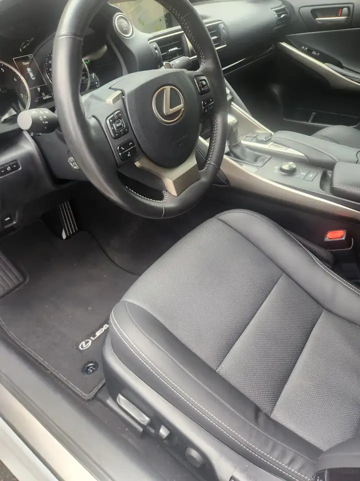 Lexus IS снимка Lexus IS