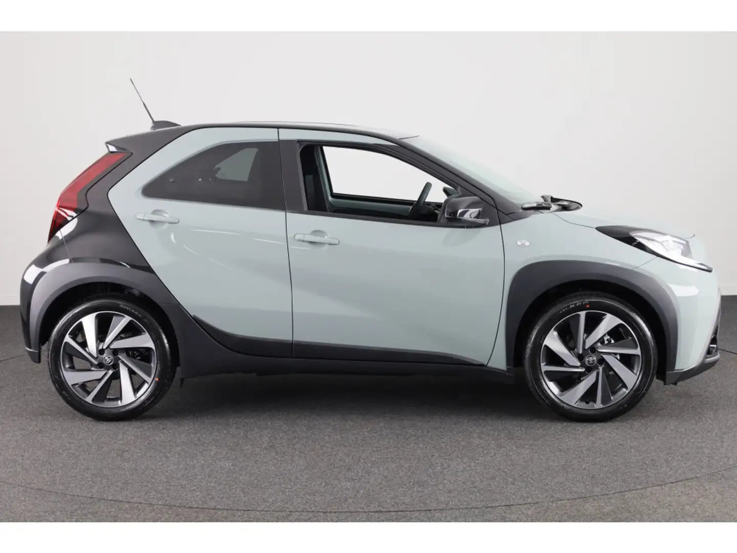 Toyota Aygo X 1.0 VVT-i MT envy | DEMO | Groen - 2
