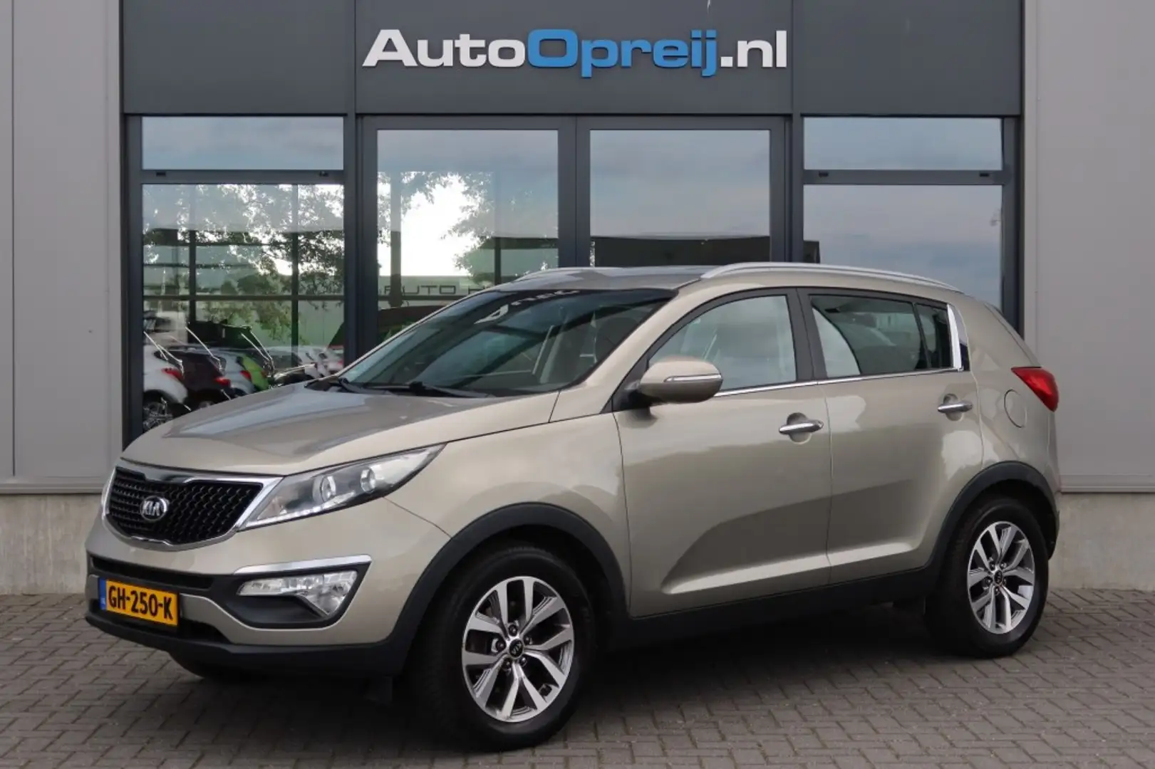 Kia Sportage 1.6 GDI BusinessLine Clima, Camera, NAVI, Trekhaak Grijs - 1