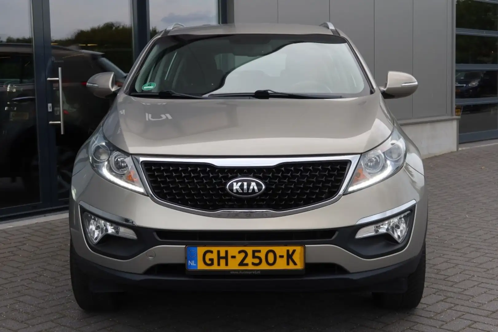Kia Sportage 1.6 GDI BusinessLine Clima, Camera, NAVI, Trekhaak Grijs - 2