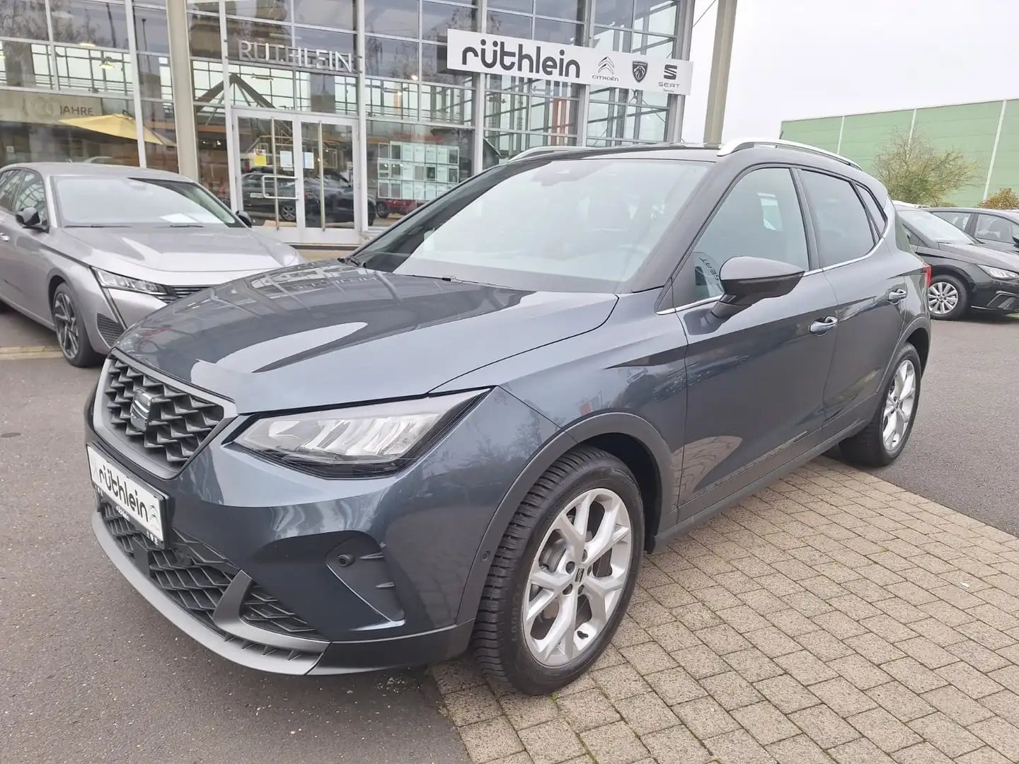SEAT Arona FR 116 PS Automatik Grau - 1