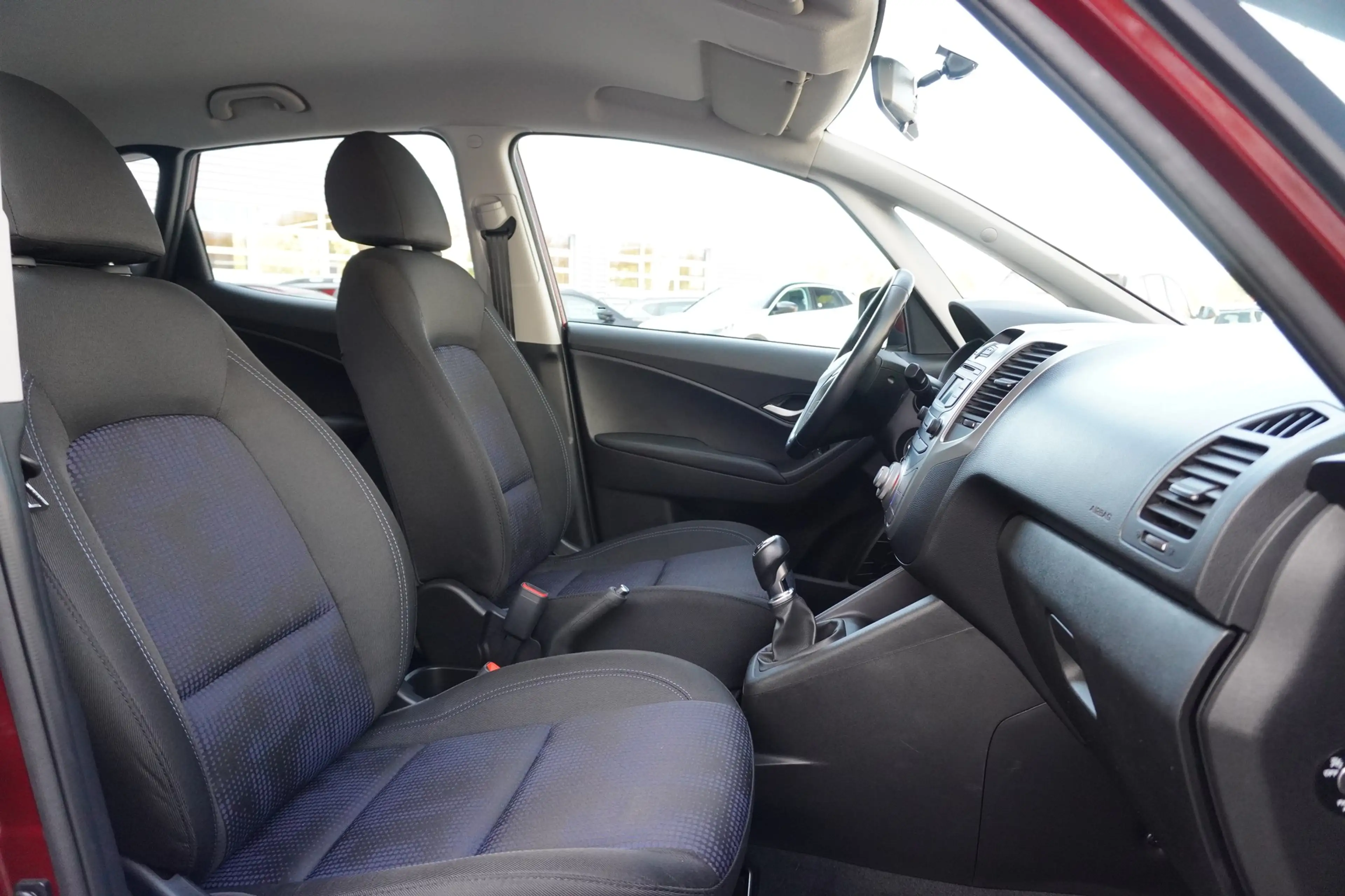 Hyundai iX20 1.4 blue Style AHK Klima USB AUX — photo 12