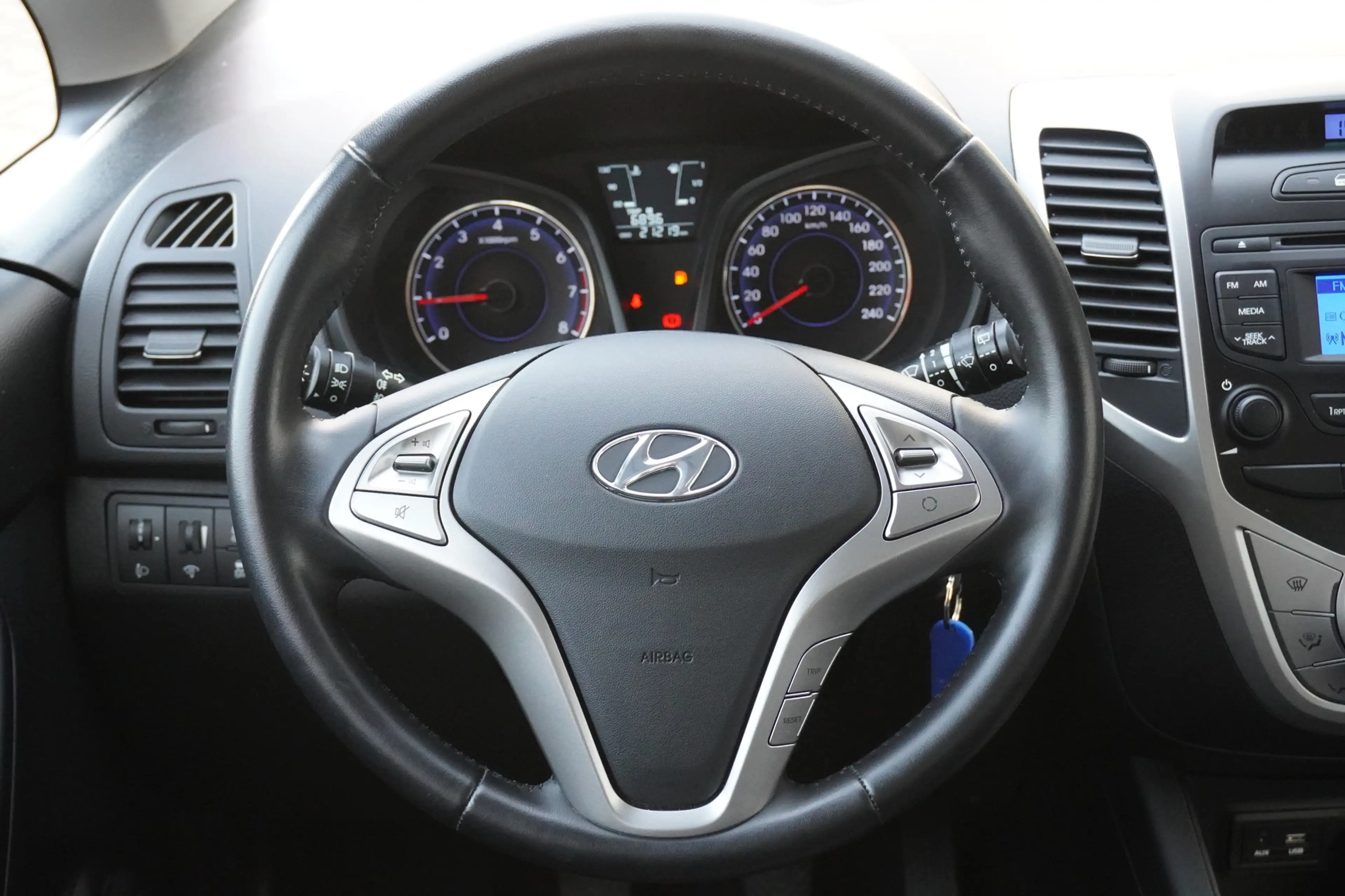 Hyundai iX20 1.4 blue Style AHK Klima USB AUX — photo 15