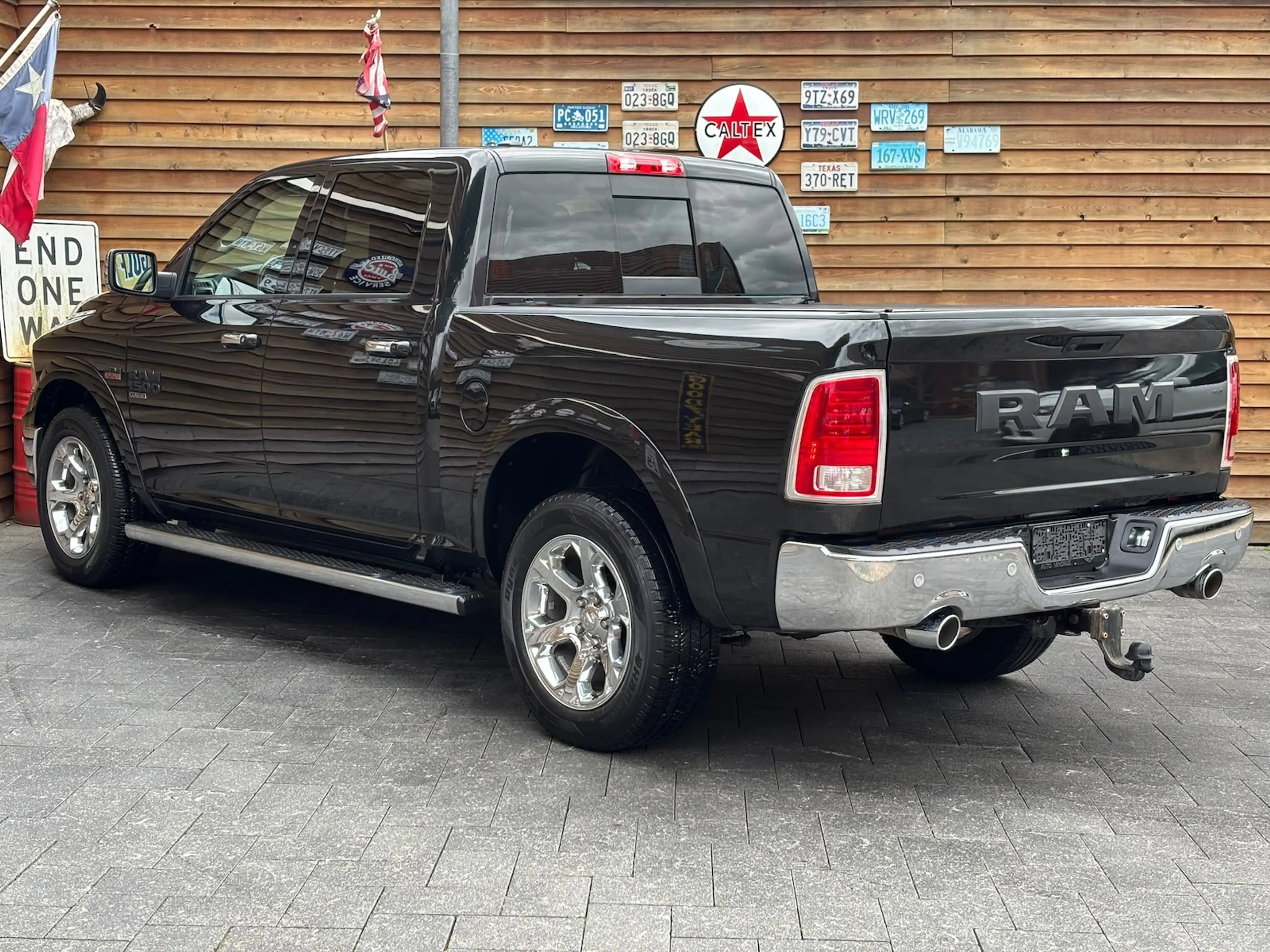 Dodge RAM 1500 Laramie 5,7 4x4 AHK Alpine Unfallfrei — photo 11