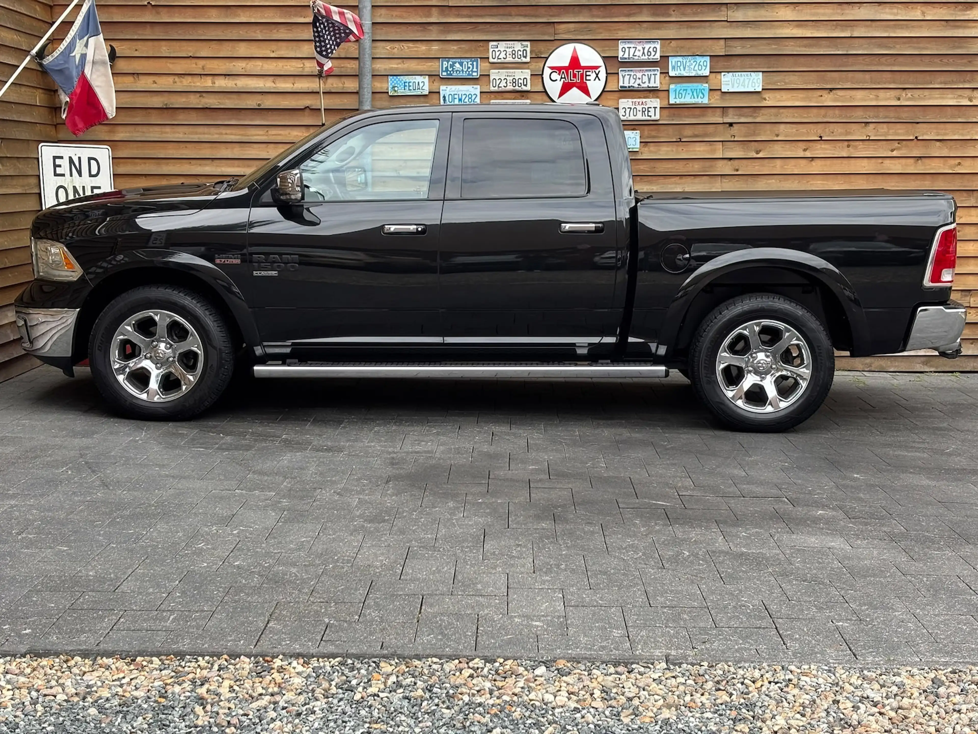 Dodge RAM 1500 Laramie 5,7 4x4 AHK Alpine Unfallfrei — photo 9