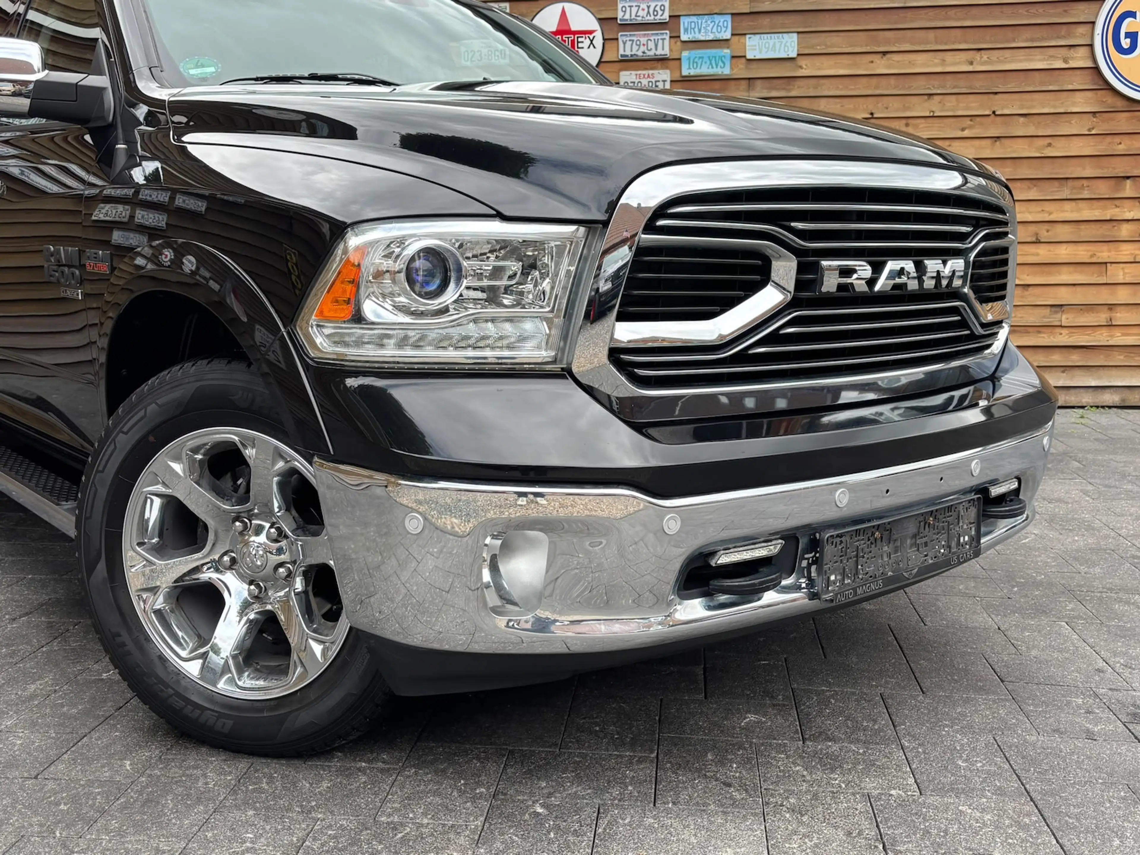 Dodge RAM 1500 Laramie 5,7 4x4 AHK Alpine Unfallfrei — photo 4
