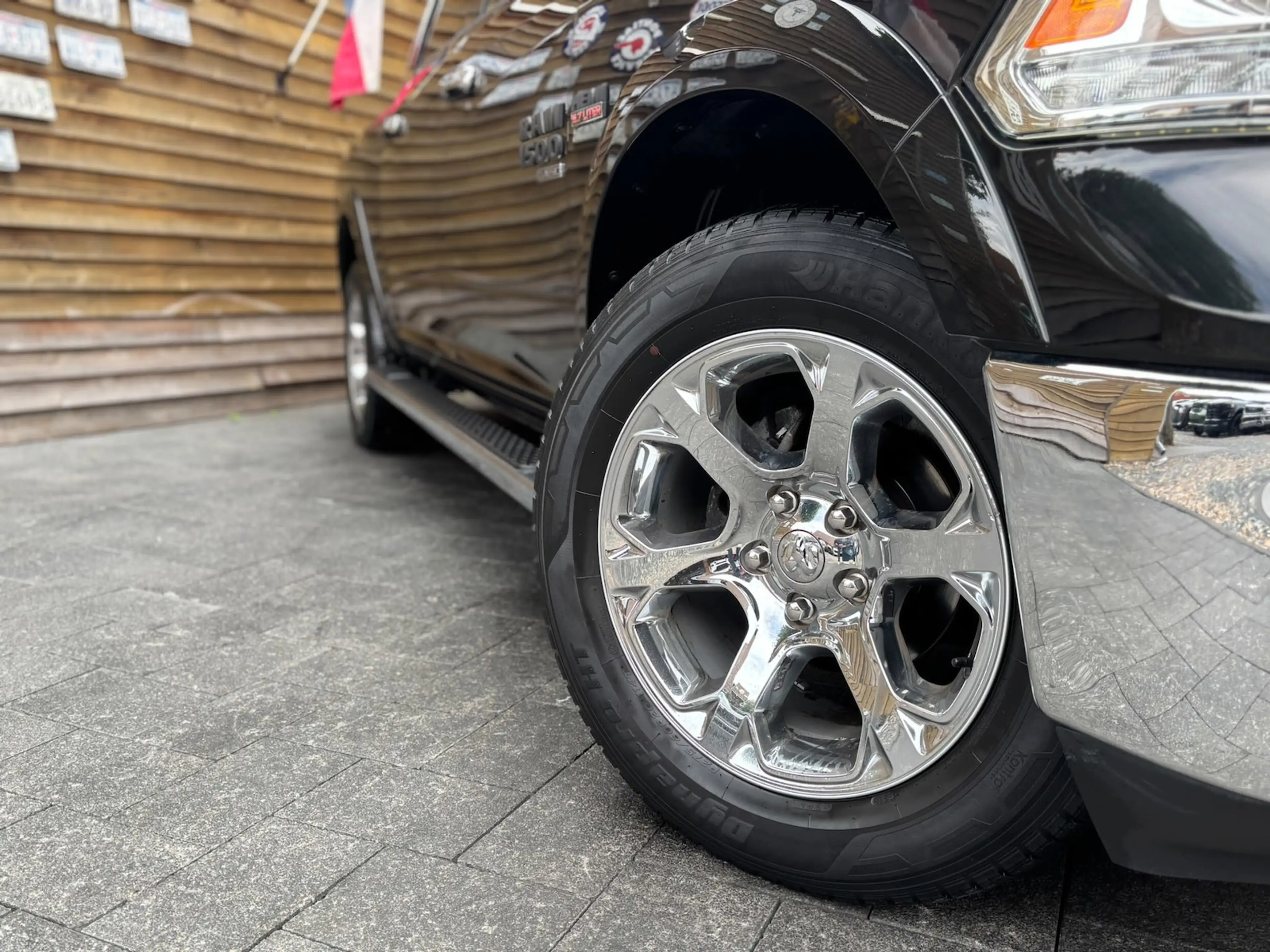 Dodge RAM 1500 Laramie 5,7 4x4 AHK Alpine Unfallfrei — photo 3