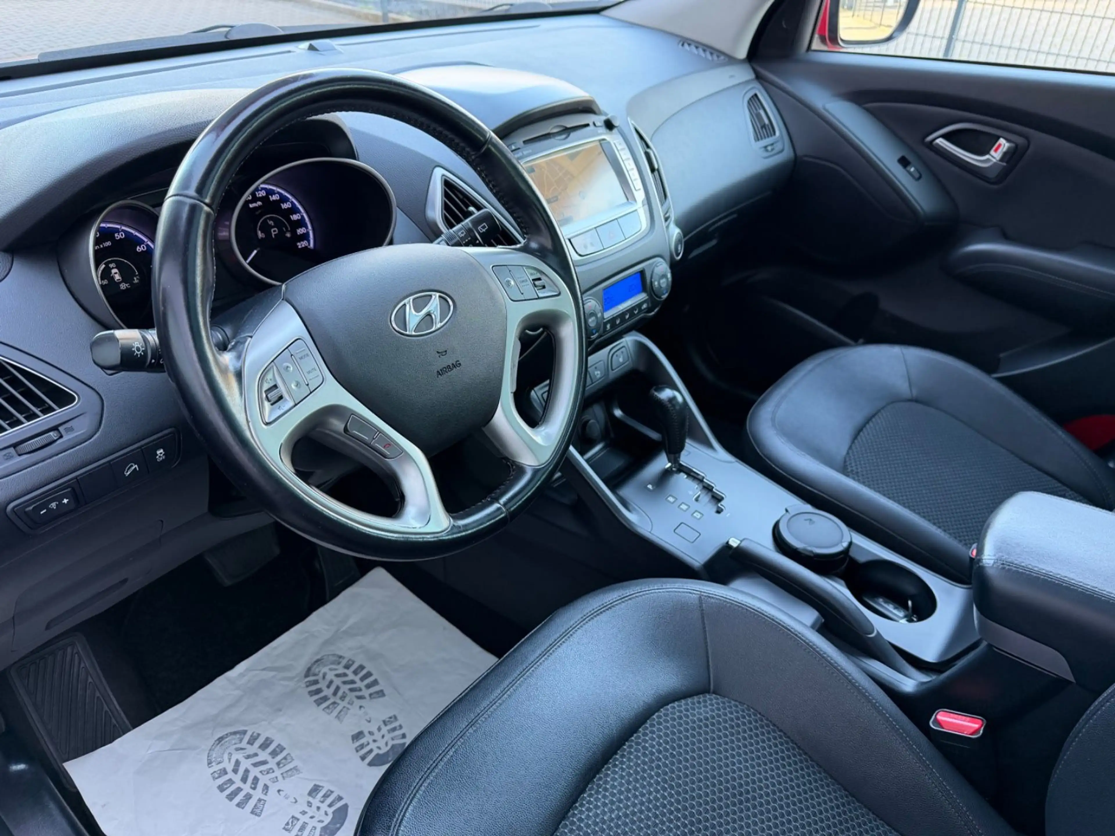 Hyundai iX35 Style Aut.Navi+Kam PanoKeyGo 1.Hand 67000km — photo 9