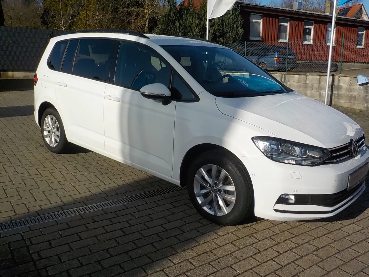 Volkswagen Touran Comfortline 1.5 TSI Navi Weiß - 2