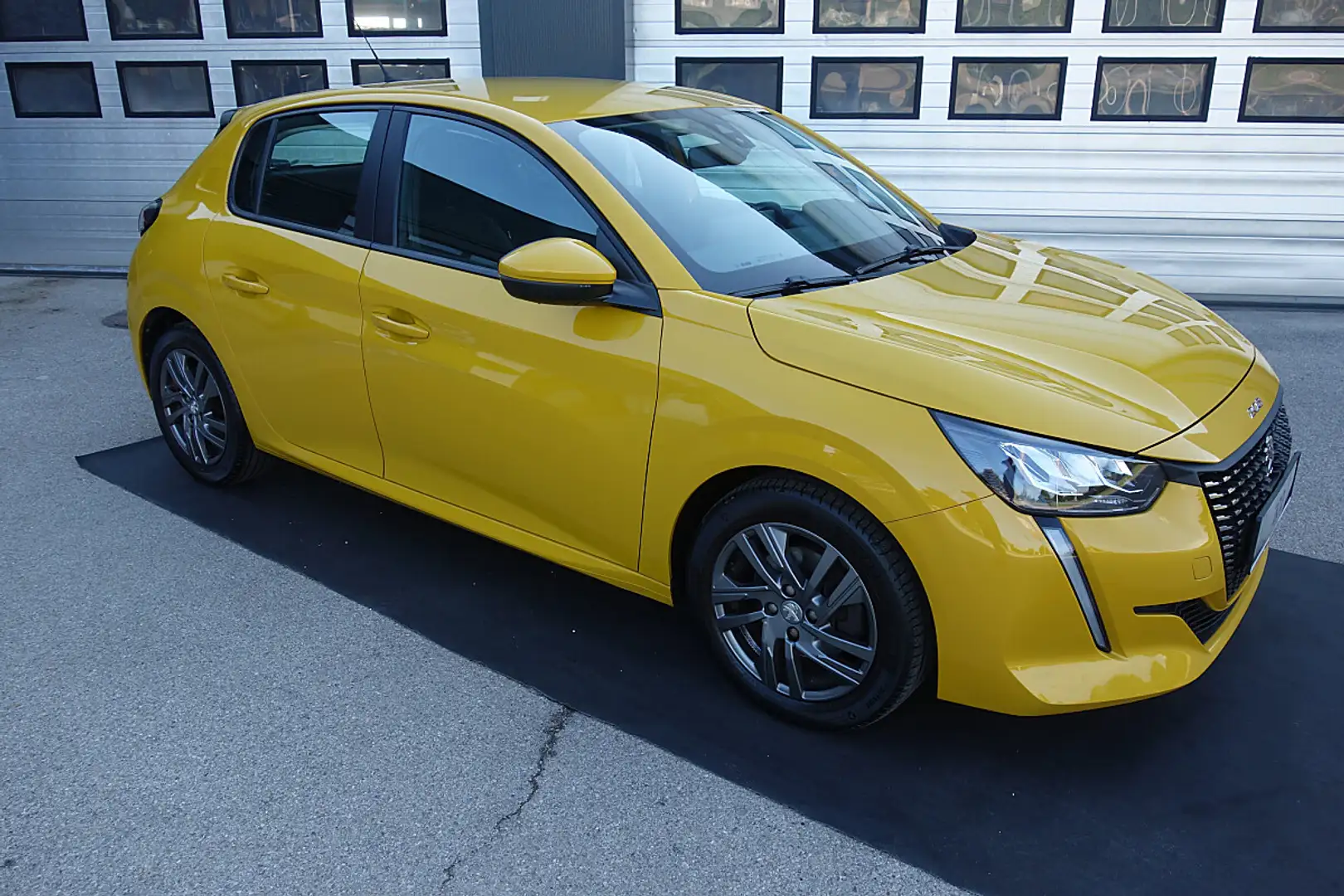 Peugeot 208 Active Pack PureTech 100 S&S Gelb - 1