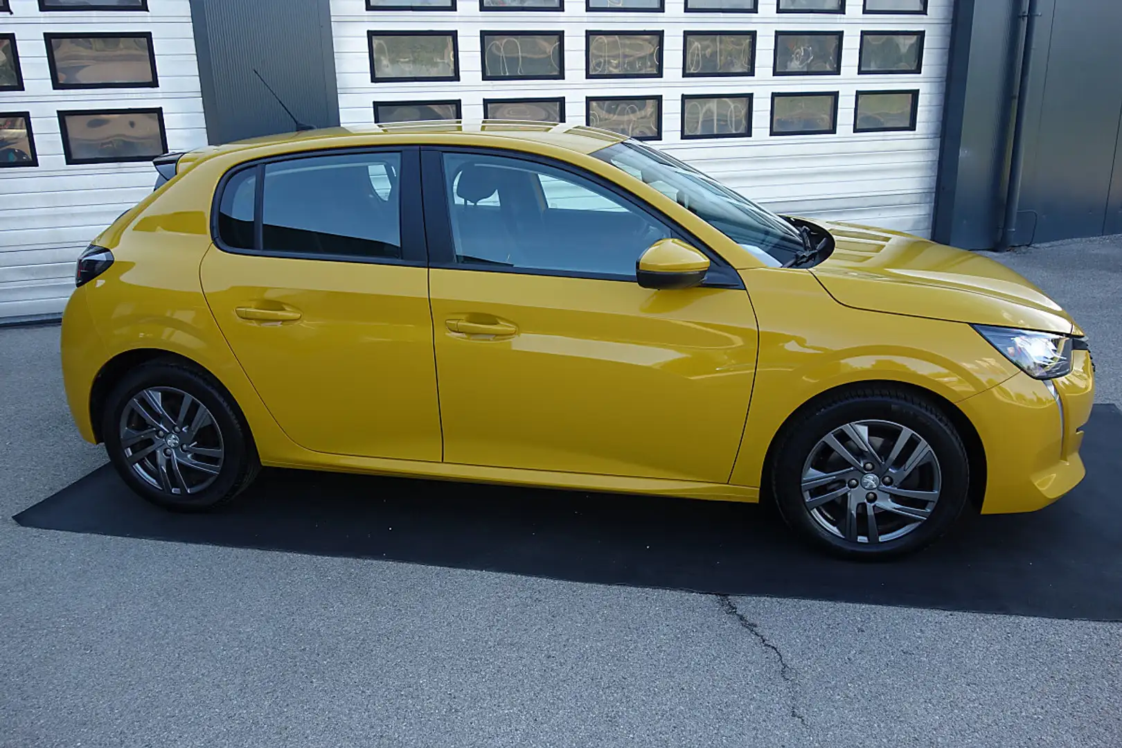 Peugeot 208 Active Pack PureTech 100 S&S Gelb - 2