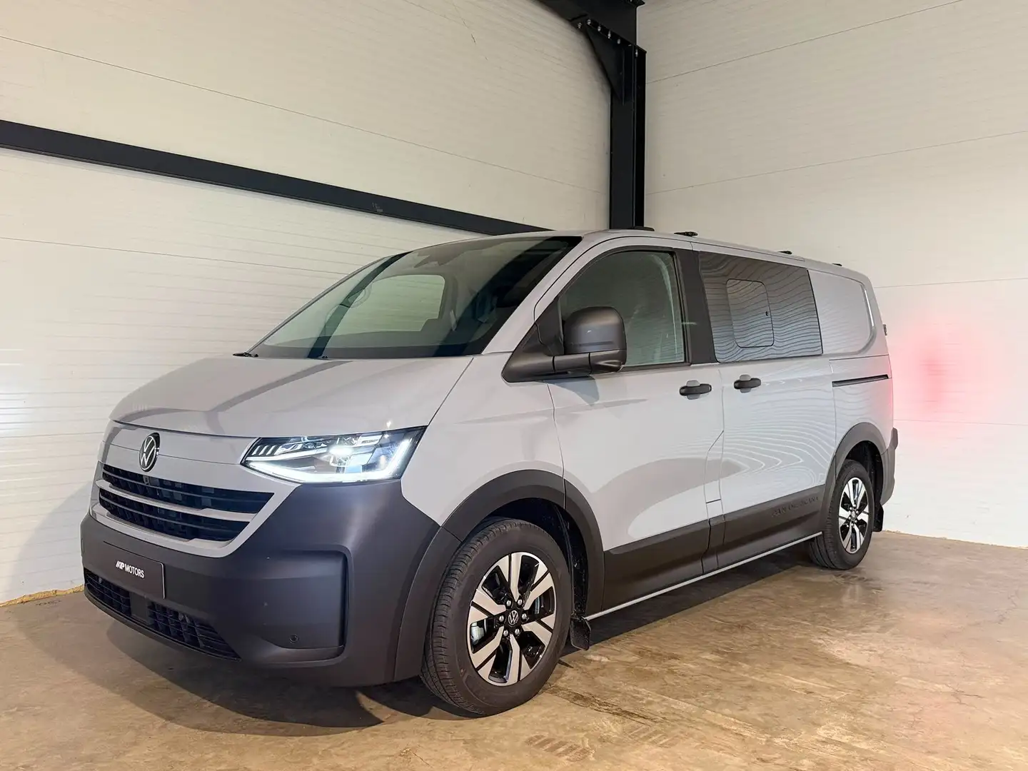 Volkswagen T7 Transporter Kastenwagen Plus KR 2,0 TDI AT 4M PanAmericana Grau - 1
