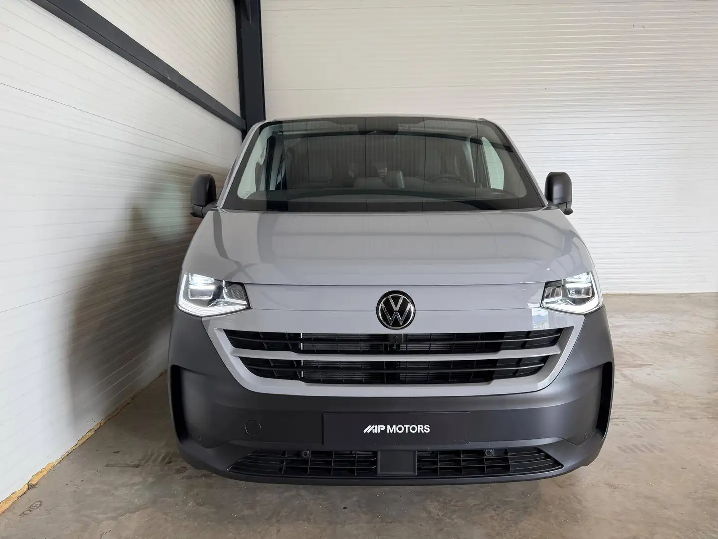 Volkswagen T7 Transporter Kastenwagen Plus KR 2,0 TDI AT 4M PanAmericana Grau - 2