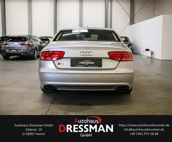 Audi S8 view 6