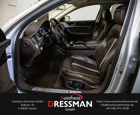 Audi S8 view 10