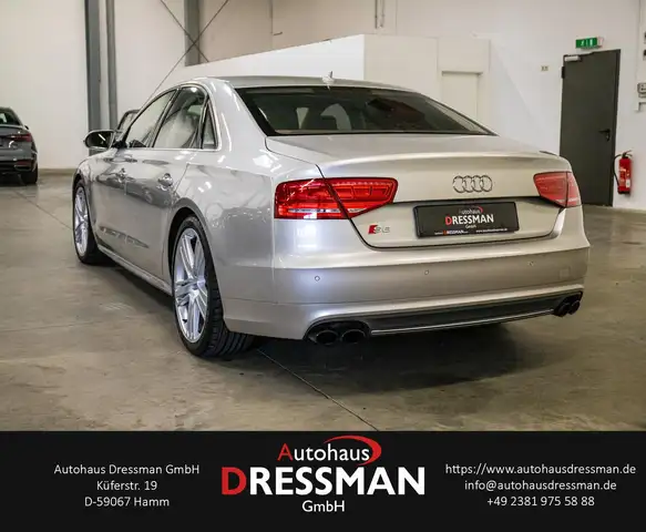 Audi S8 view 7