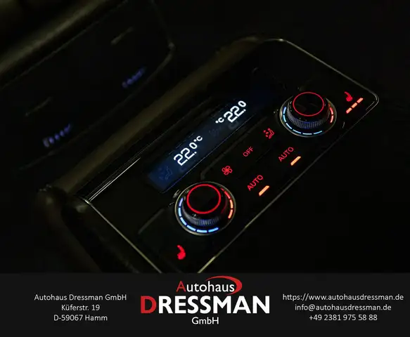 Audi S8 view 14