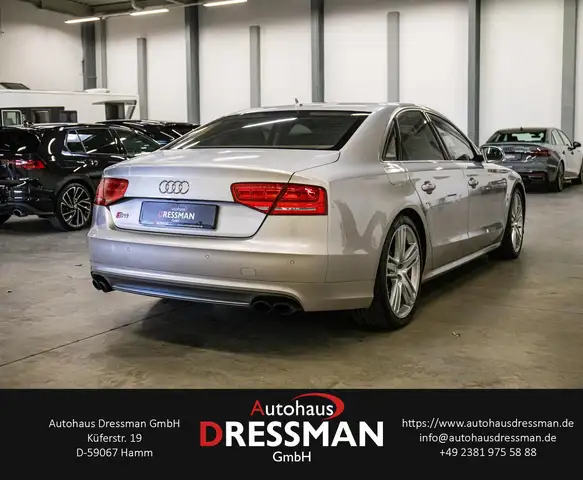 Audi S8 view 5
