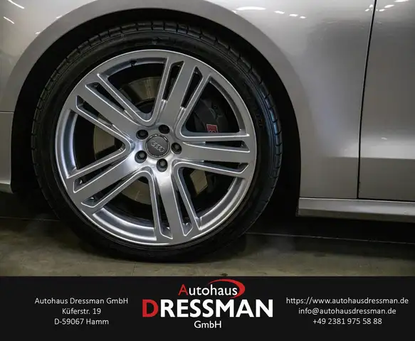 Audi S8 view 8