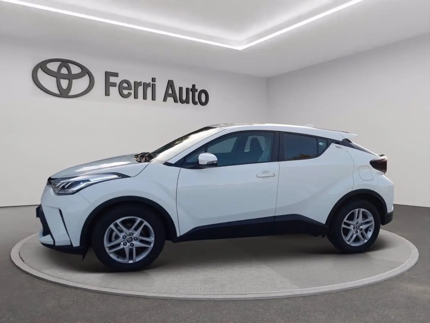 Toyota C-HR 1.8h active e-cvt Wit - 2