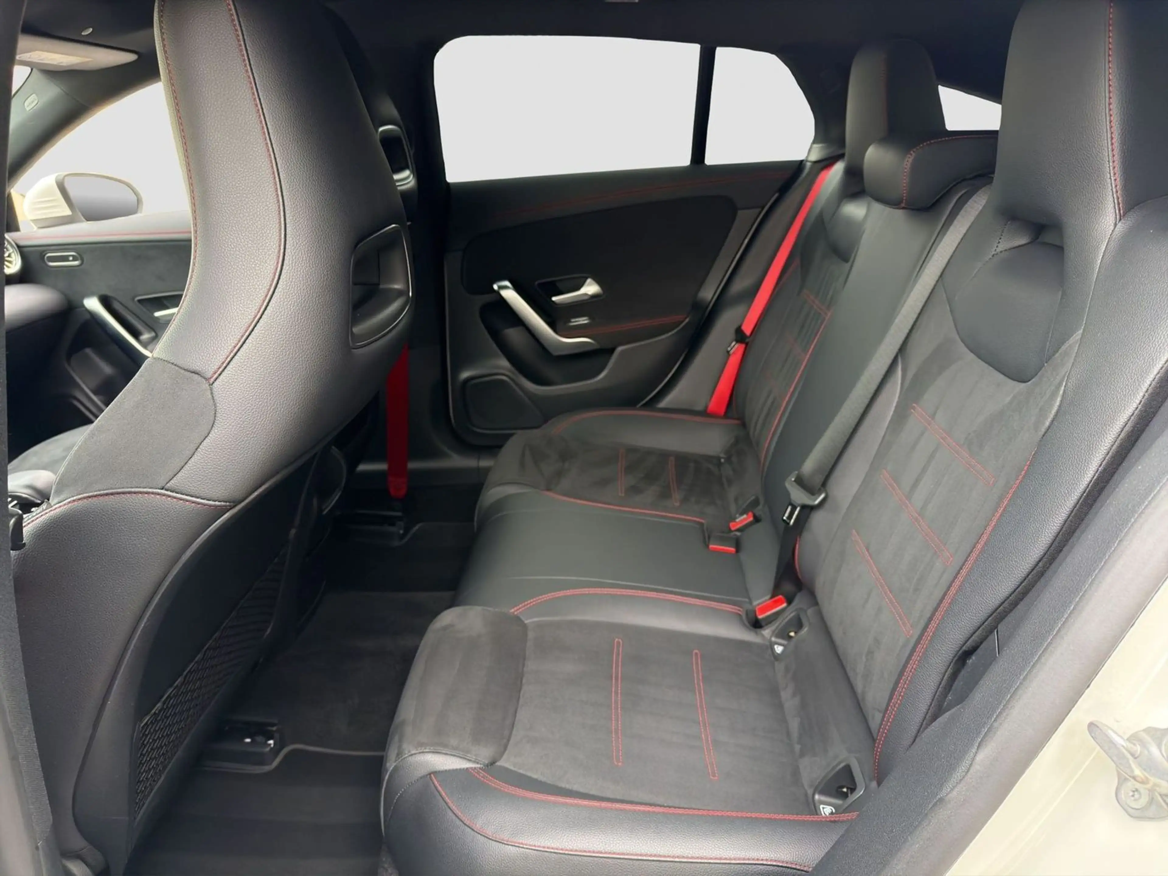 Mercedes-Benz CLA 35 AMG Panorama Standheizung — photo 10