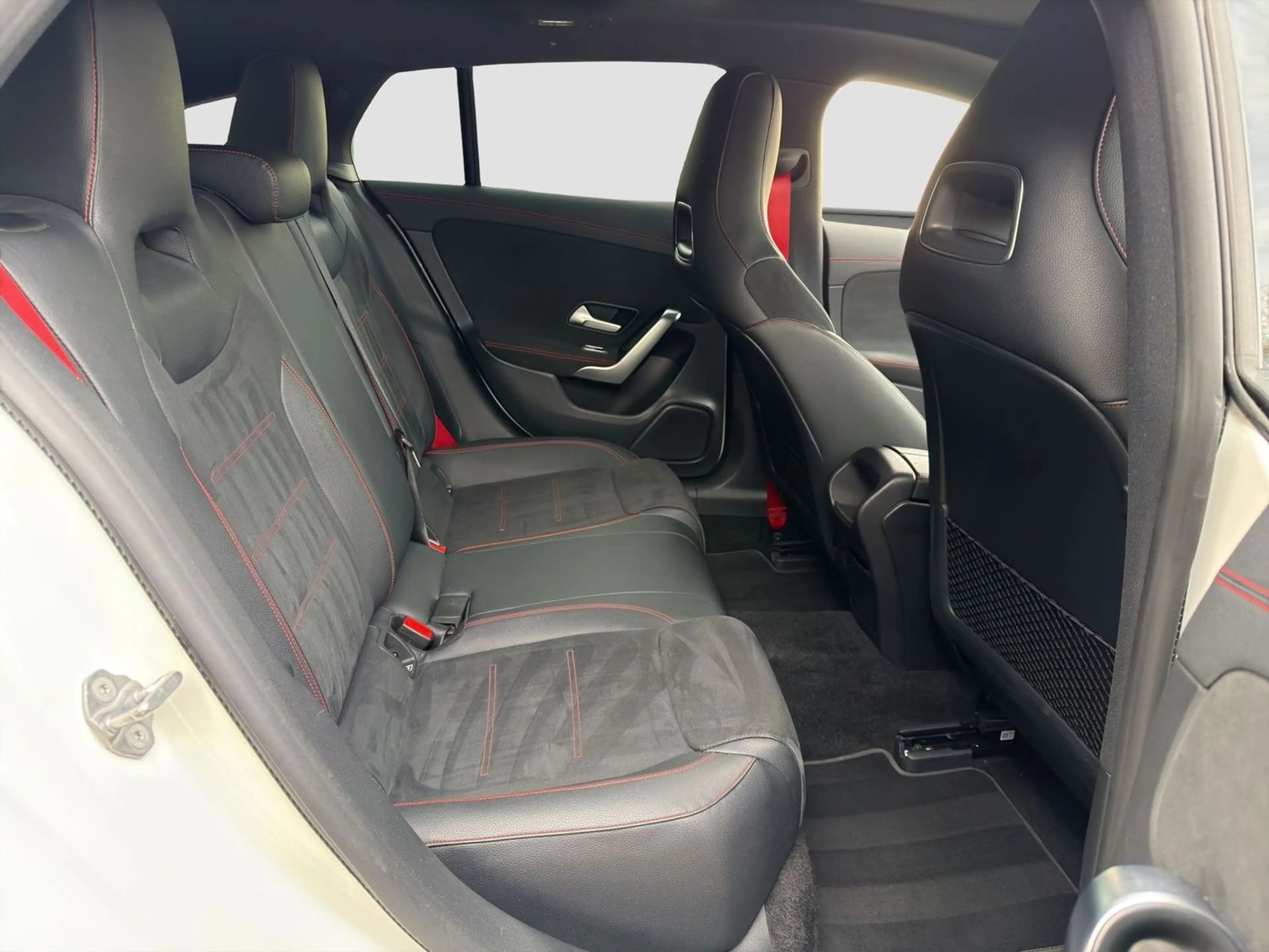 Mercedes-Benz CLA 35 AMG Panorama Standheizung — photo 12