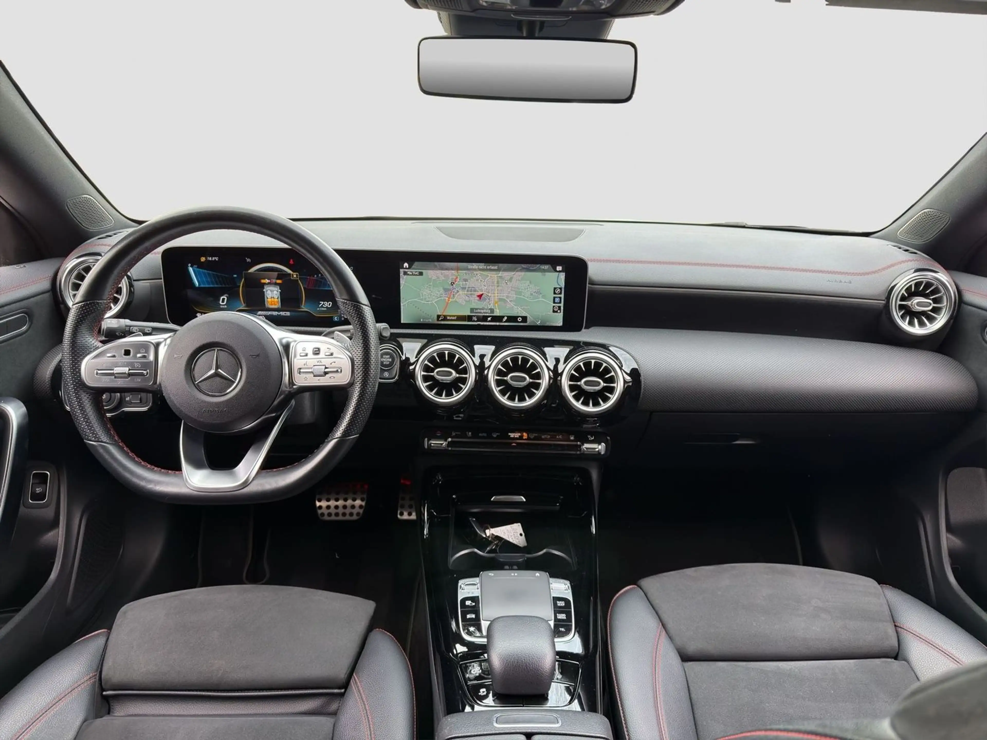 Mercedes-Benz CLA 35 AMG Panorama Standheizung — photo 8