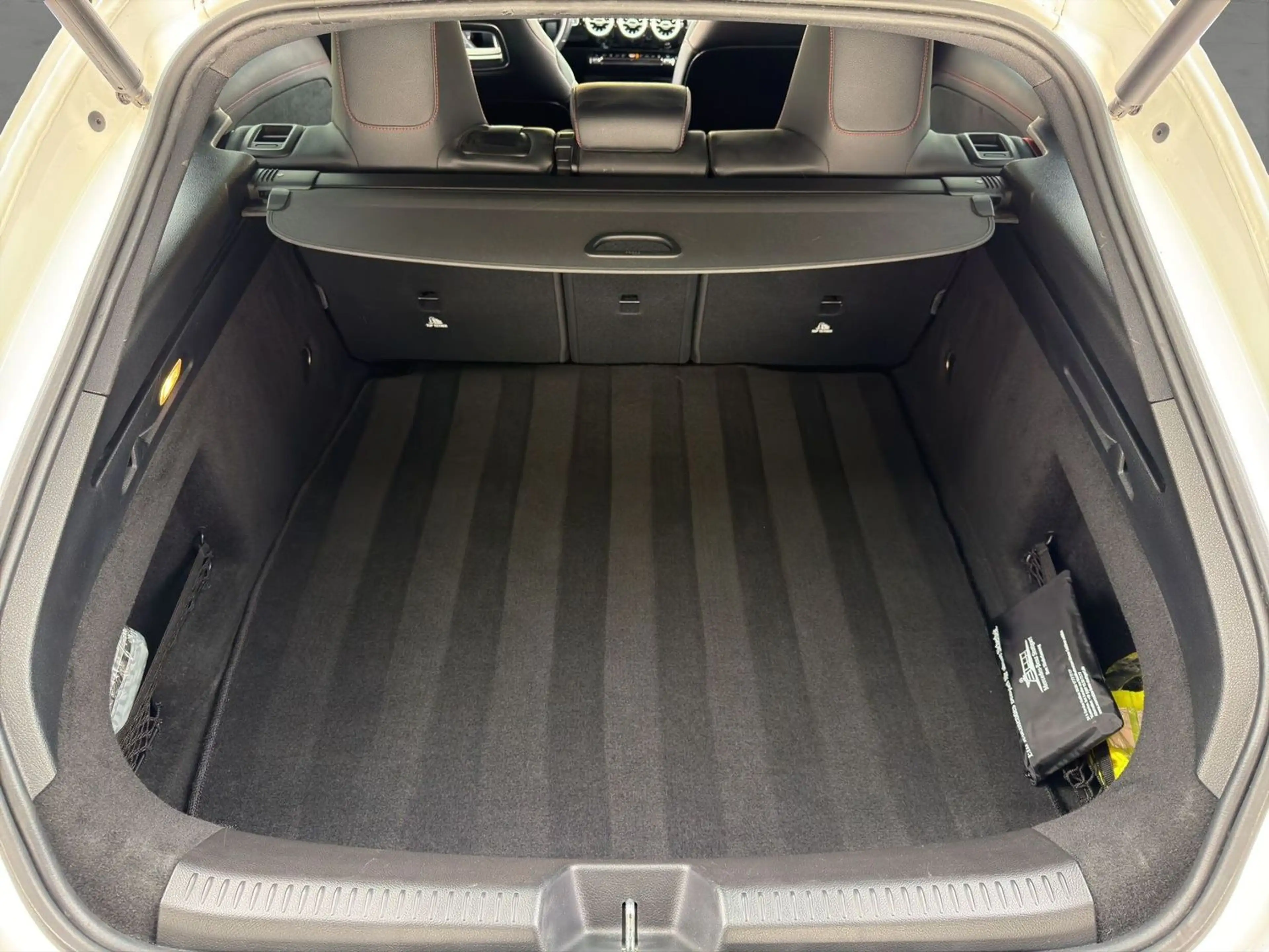 Mercedes-Benz CLA 35 AMG Panorama Standheizung — photo 11