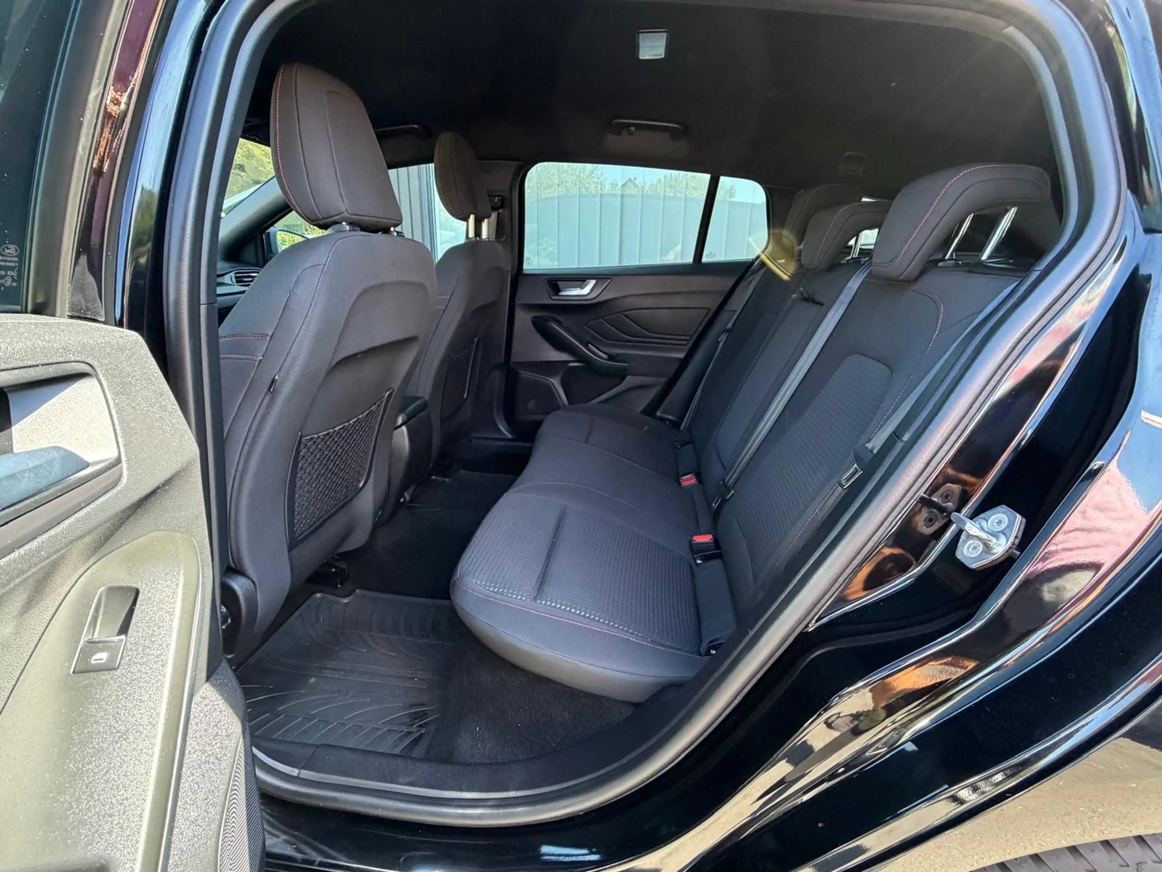 Ford Focus Turnier ST-Line — photo 13
