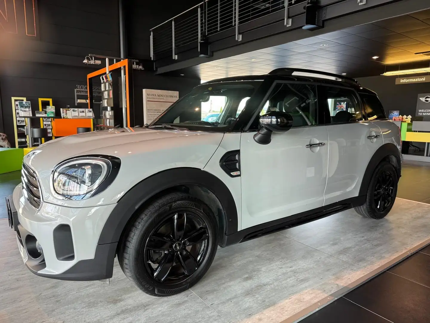 MINI Cooper D Countryman Mini Countryman 2.0 Cooper D Business auto Grigio - 2