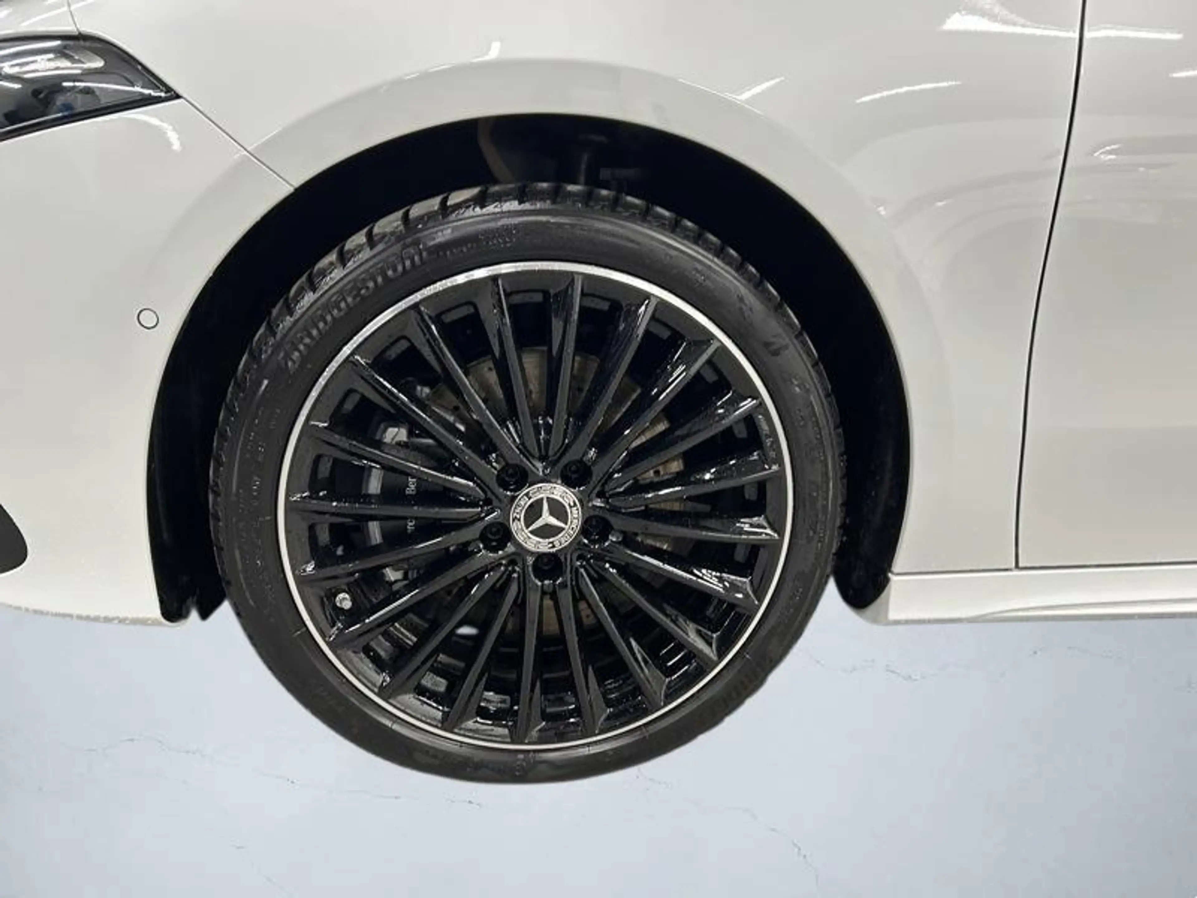 Mercedes-Benz A 250 e Berline AMG Pack Night — photo 3