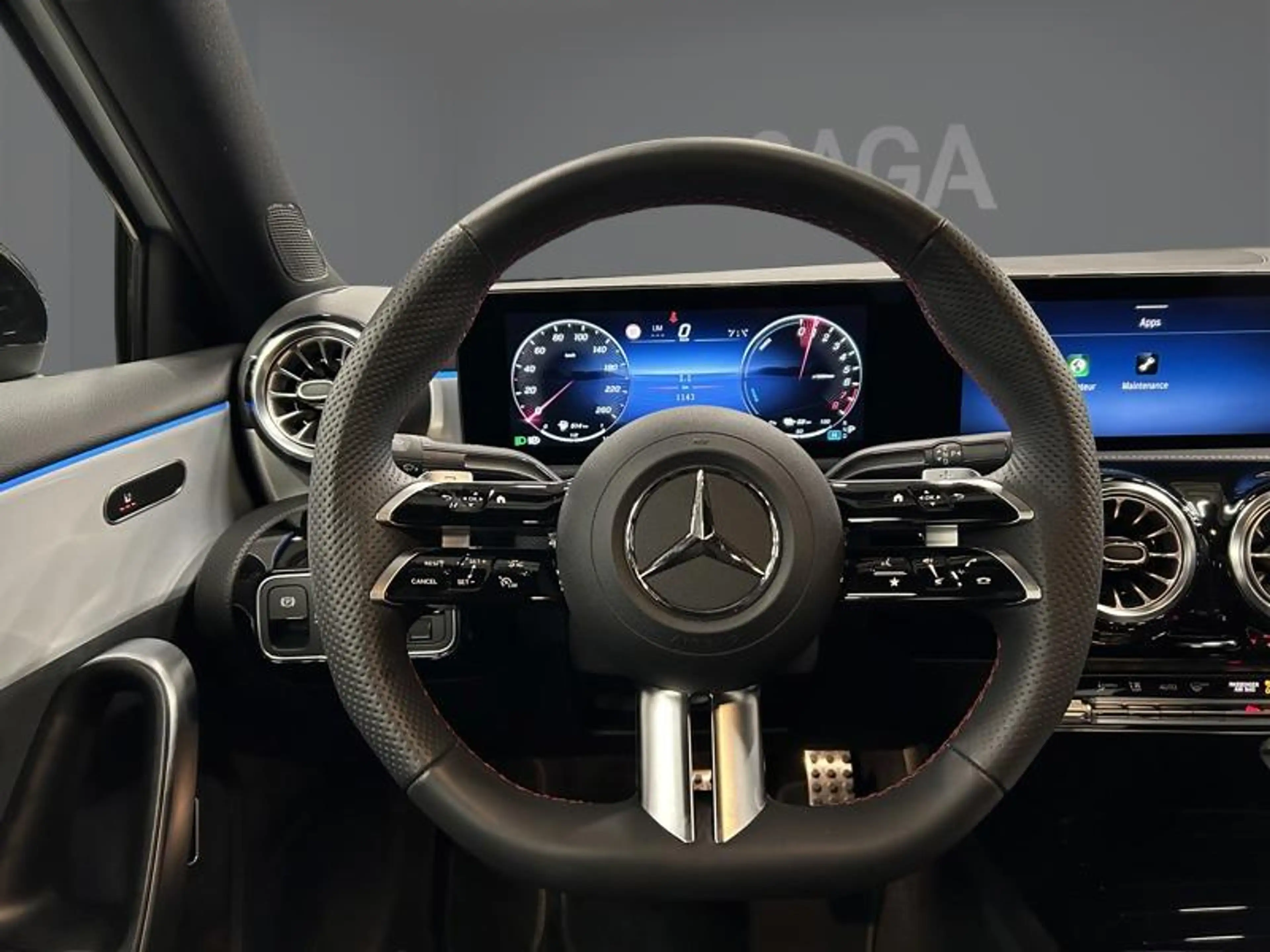 Mercedes-Benz A 250 e Berline AMG Pack Night — photo 8