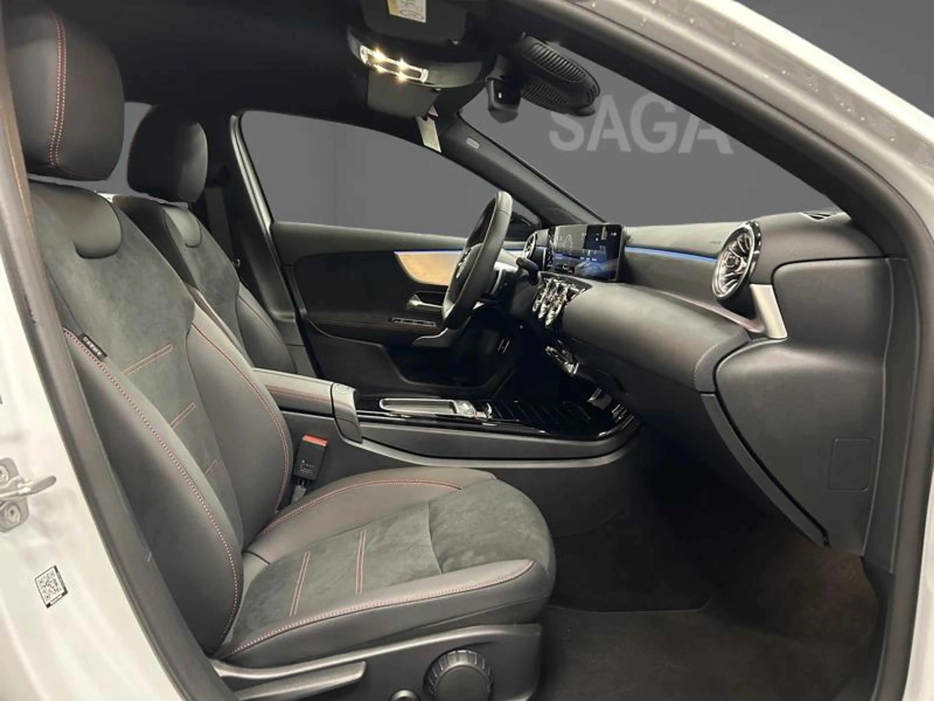Mercedes-Benz A 250 e Berline AMG Pack Night — photo 12