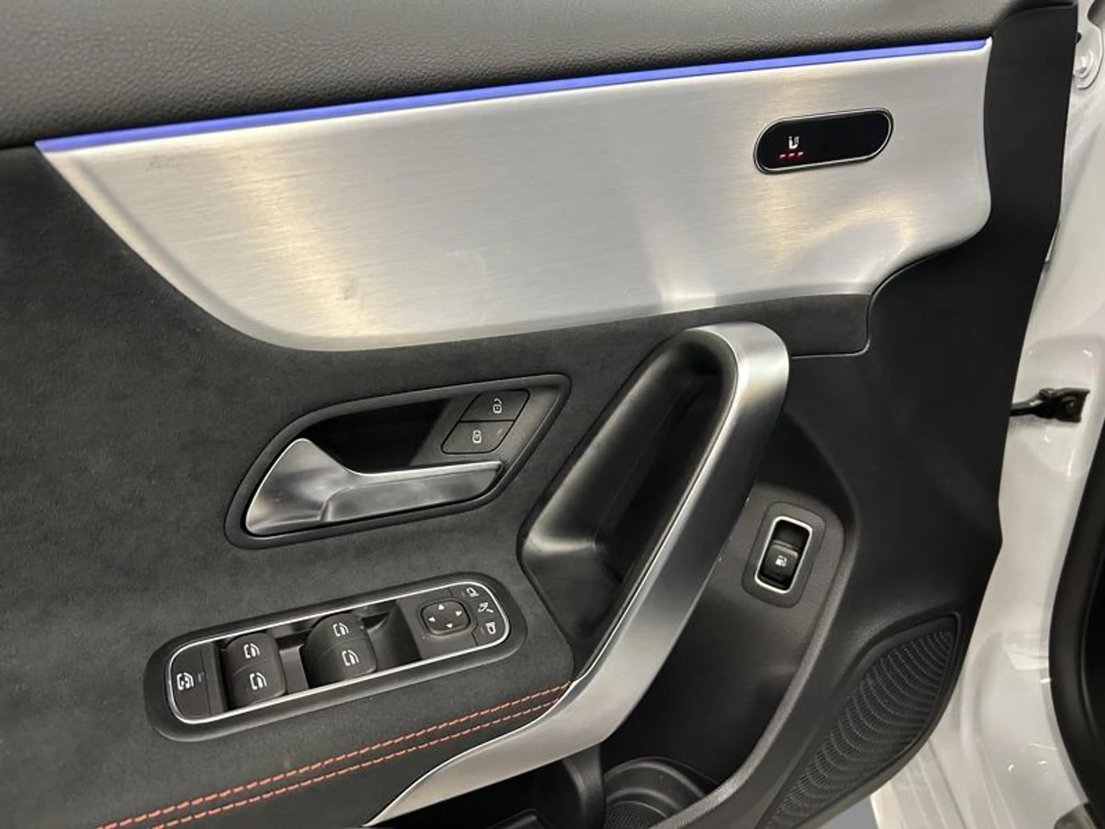Mercedes-Benz A 250 e Berline AMG Pack Night — photo 15