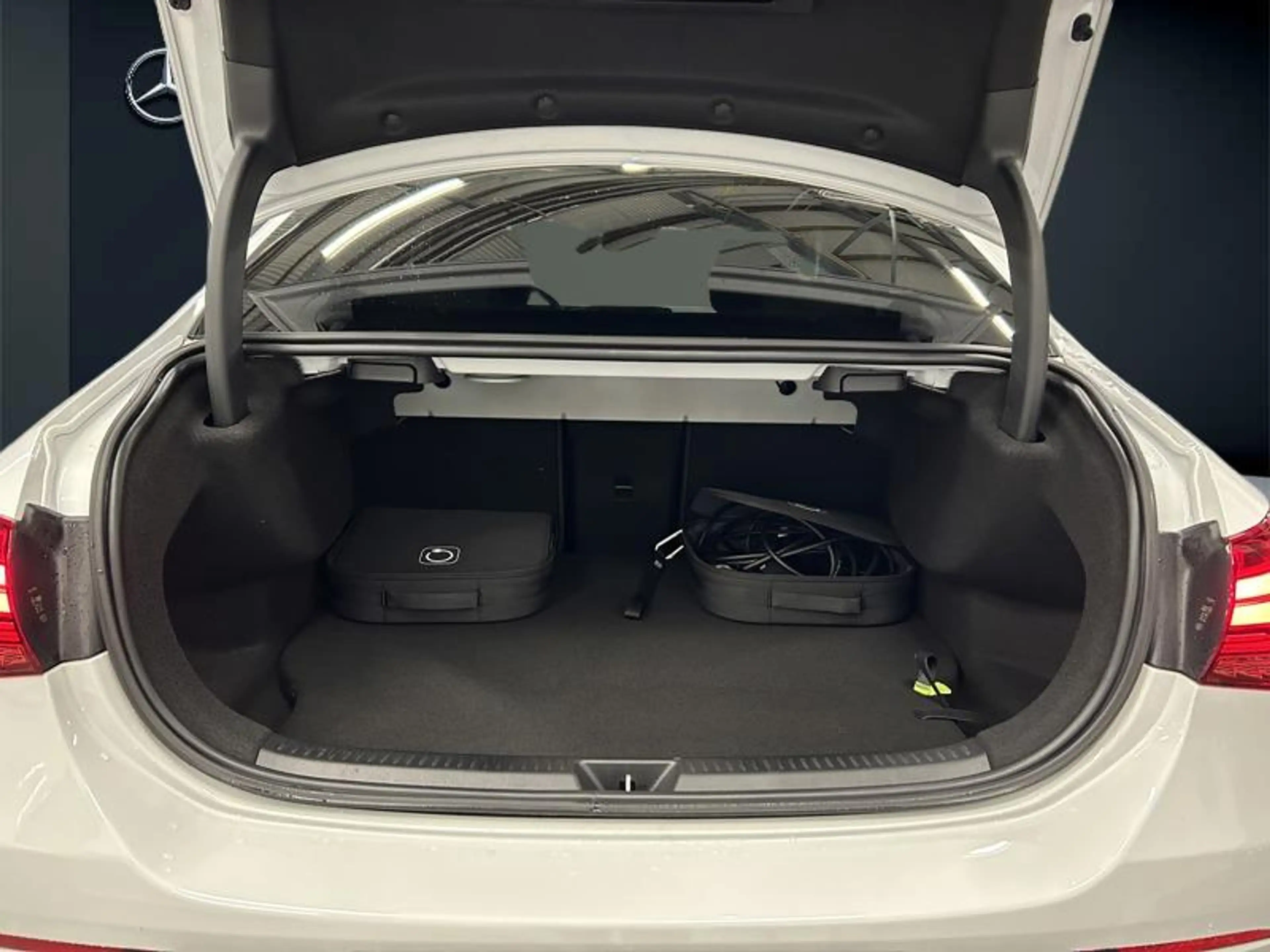 Mercedes-Benz A 250 e Berline AMG Pack Night — photo 14