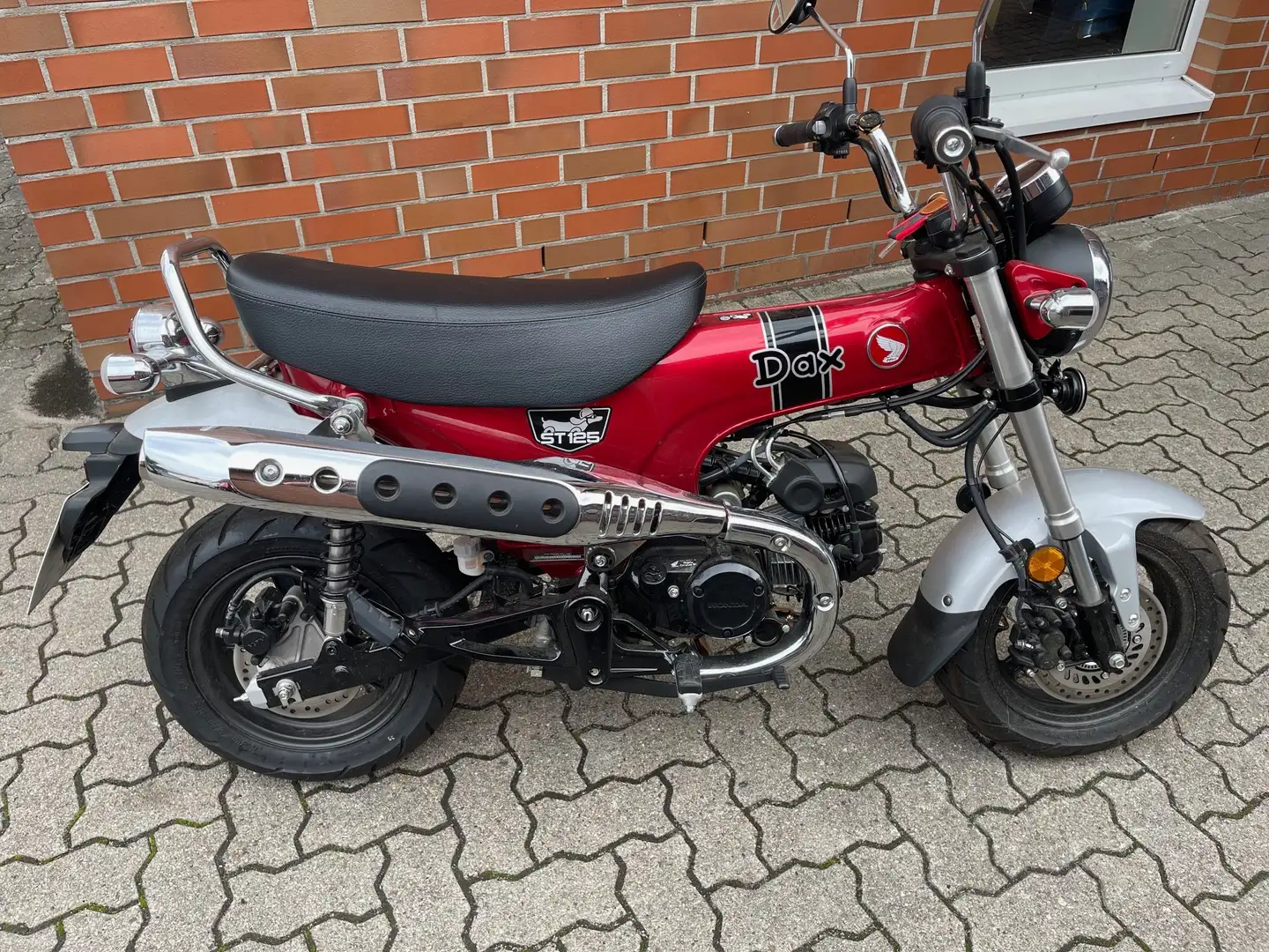 Honda DAX ST 125 wie neu m. Sportschalldämpfer Piros - 1