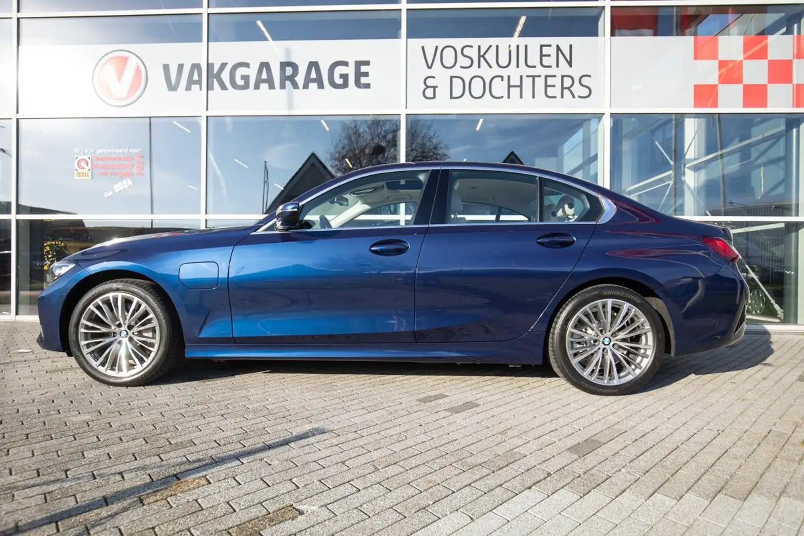 BMW 330 3-serie 330e PHEV | Luxury Line | Trekhaak Blauw - 2
