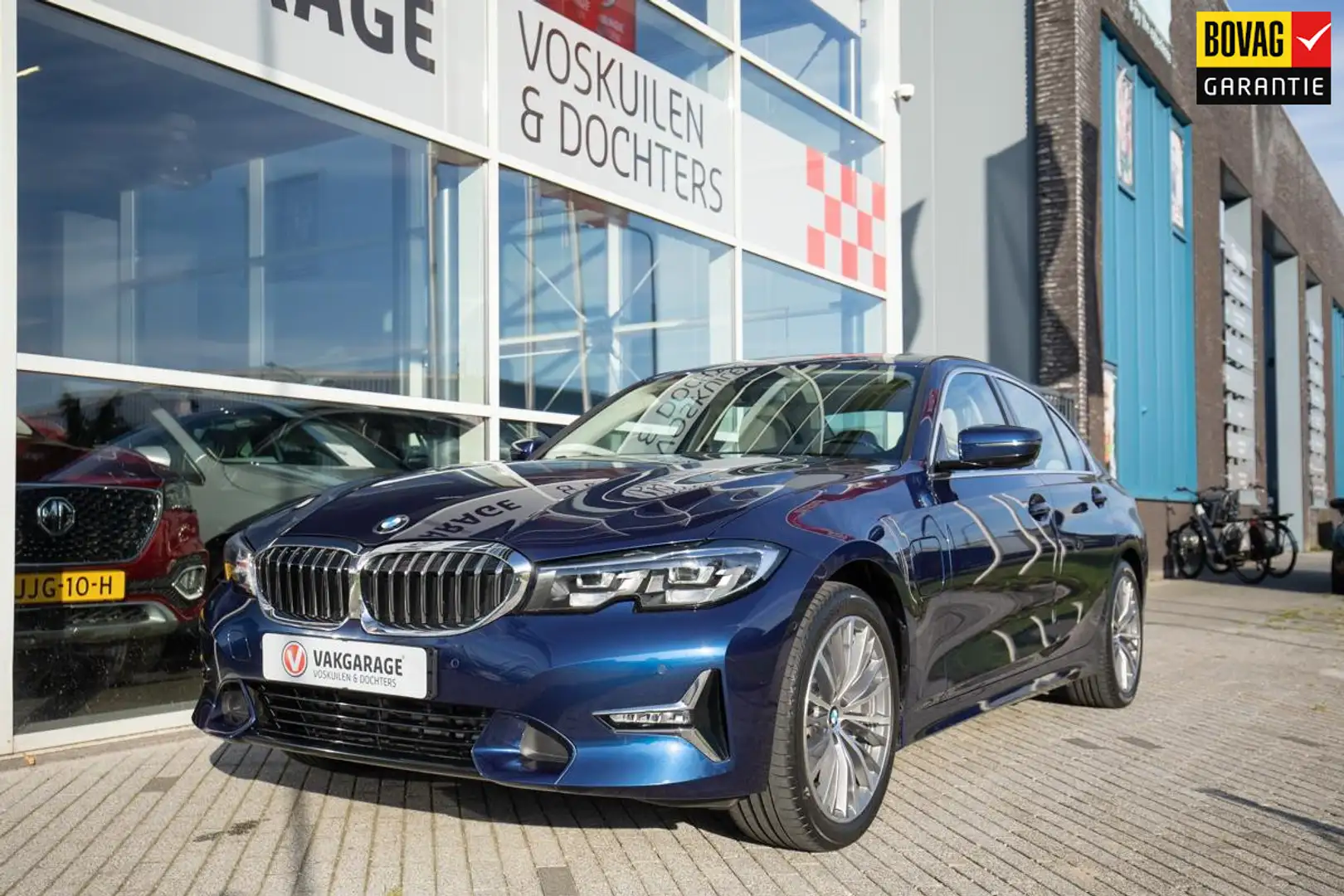 BMW 330 3-serie 330e PHEV | Luxury Line | Trekhaak Blauw - 1