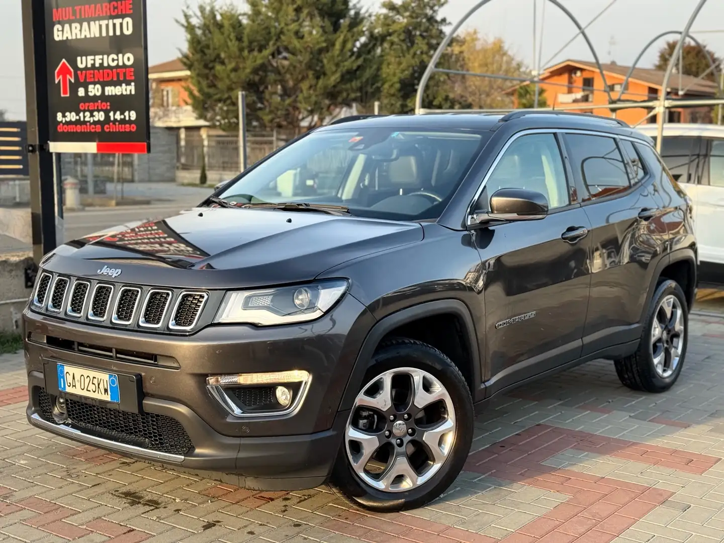 Jeep Compass Compass 2.0 Multijet II aut. 4WD Limited Grijs - 2
