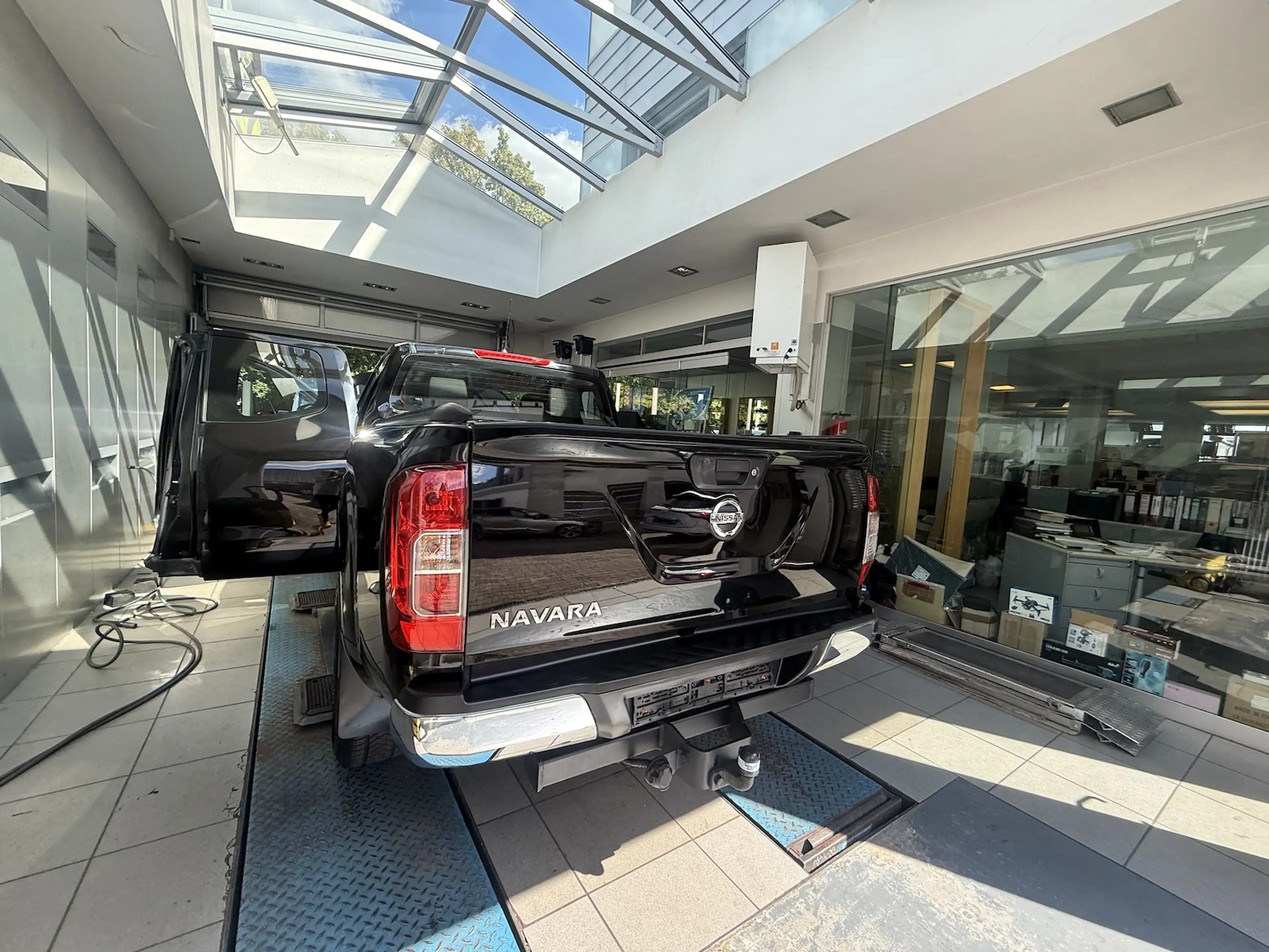 Nissan NP300 Acenta King Cab 4x4 Netto 10500.- — photo 12